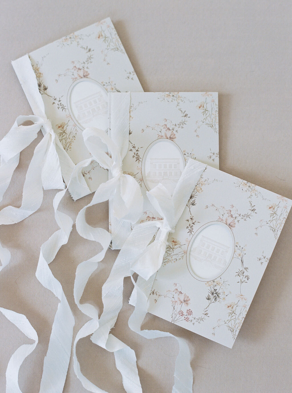 floral-wedding-programs-with-ribbon