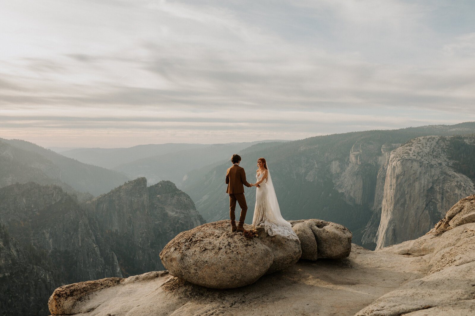 Oregon Elopement Photographer