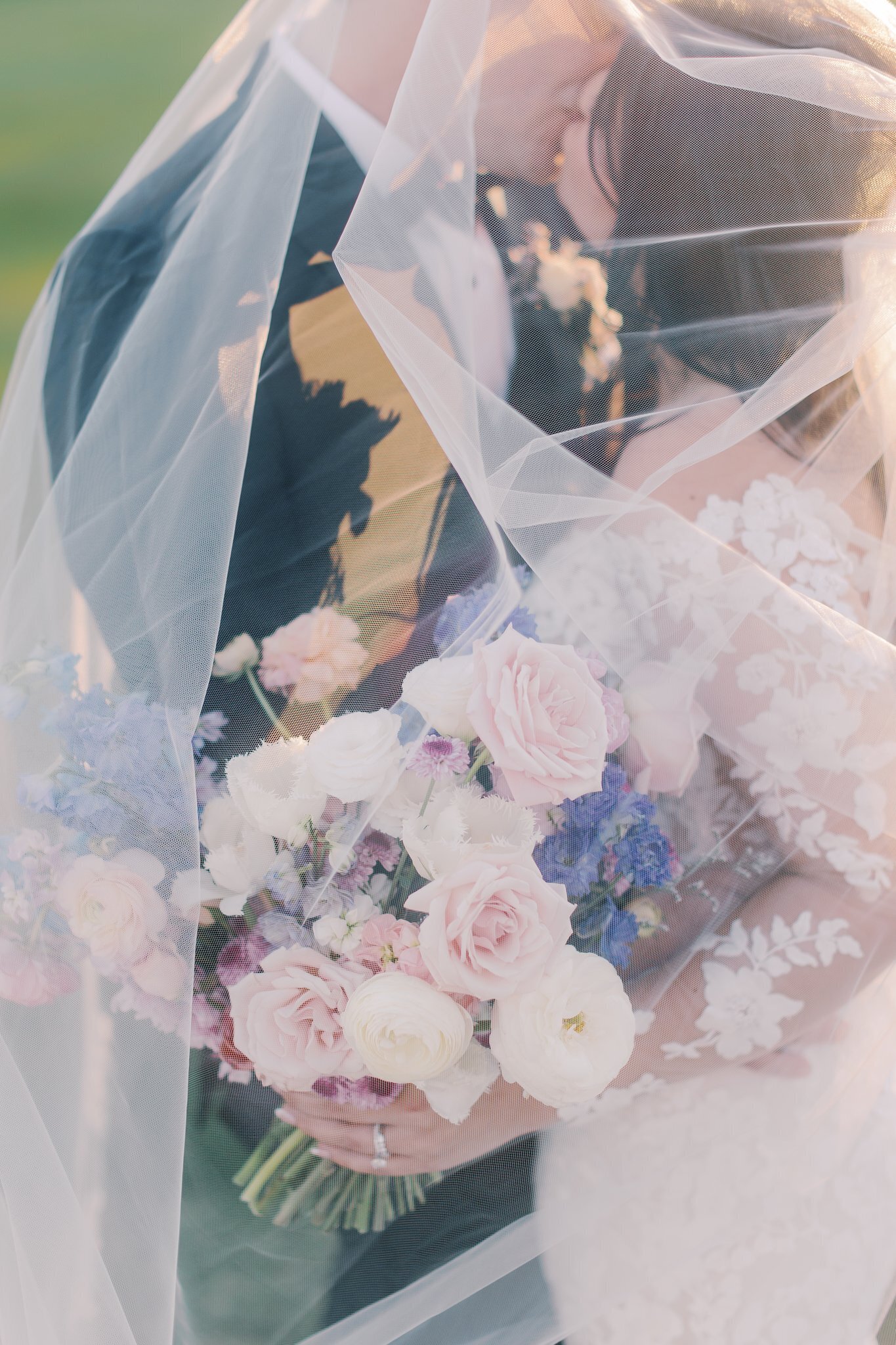 florists-phoenix-az-bridal-bouquet-blush-white-lavender-flowers