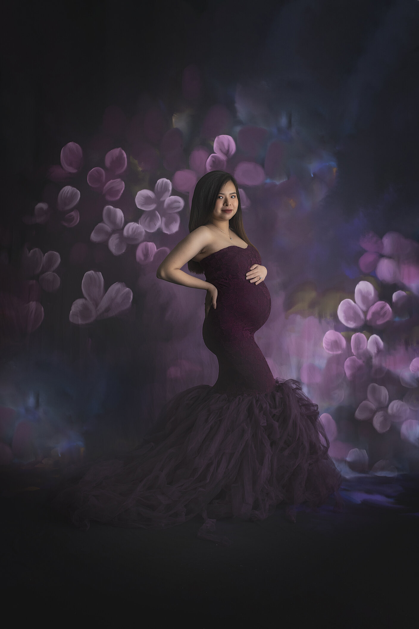 Maternity picture on a purple set, a Dallas maternity photographer.