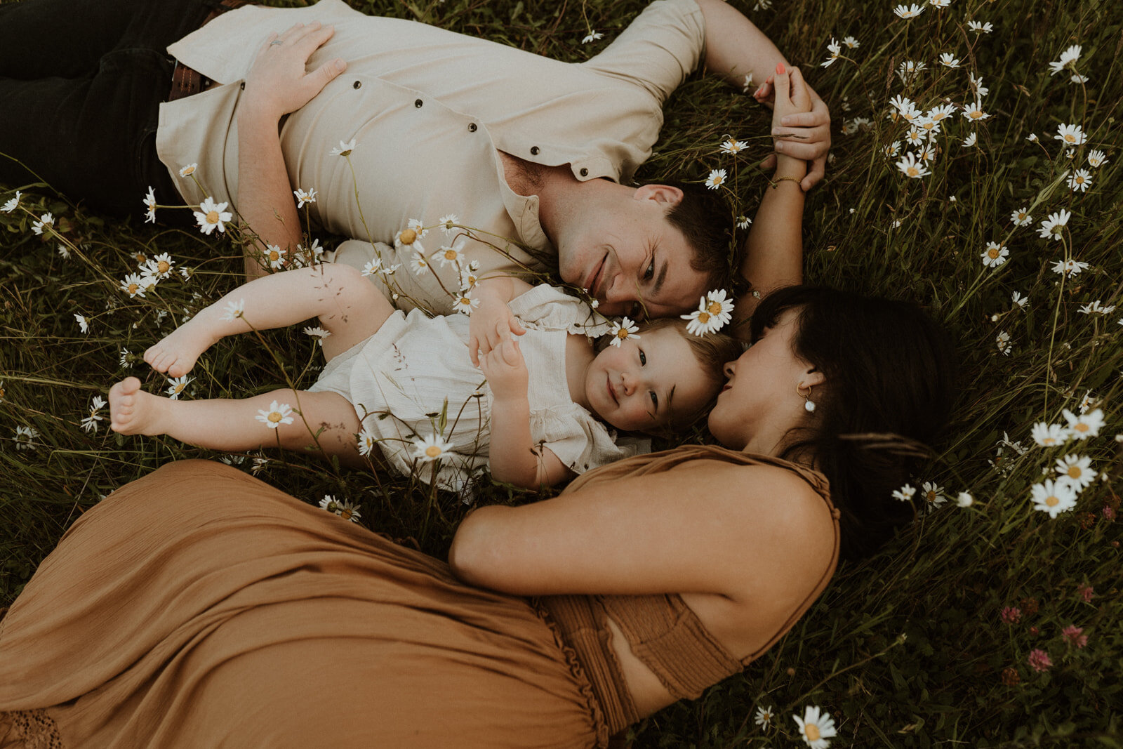 Family portrait in the daisies by nina Goks photography
