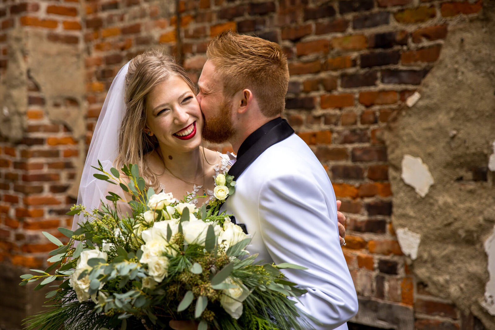 hotel-covington-wedding-couple-photos