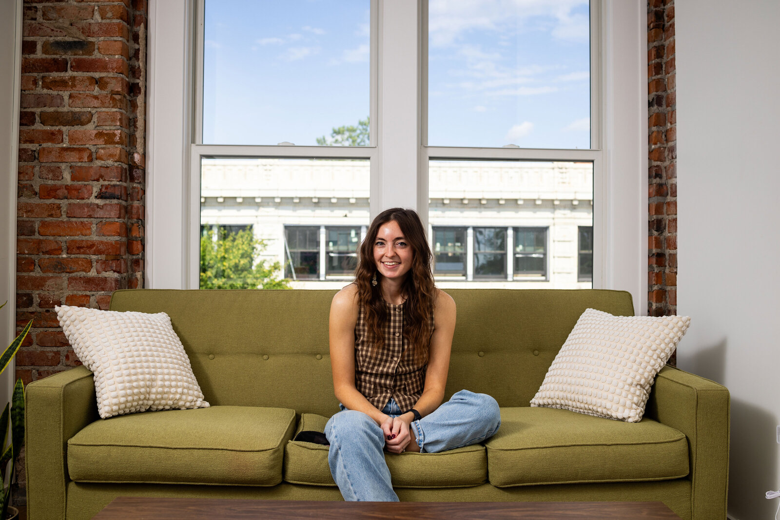 Therapist offering couples counseling in Kansas City during a session