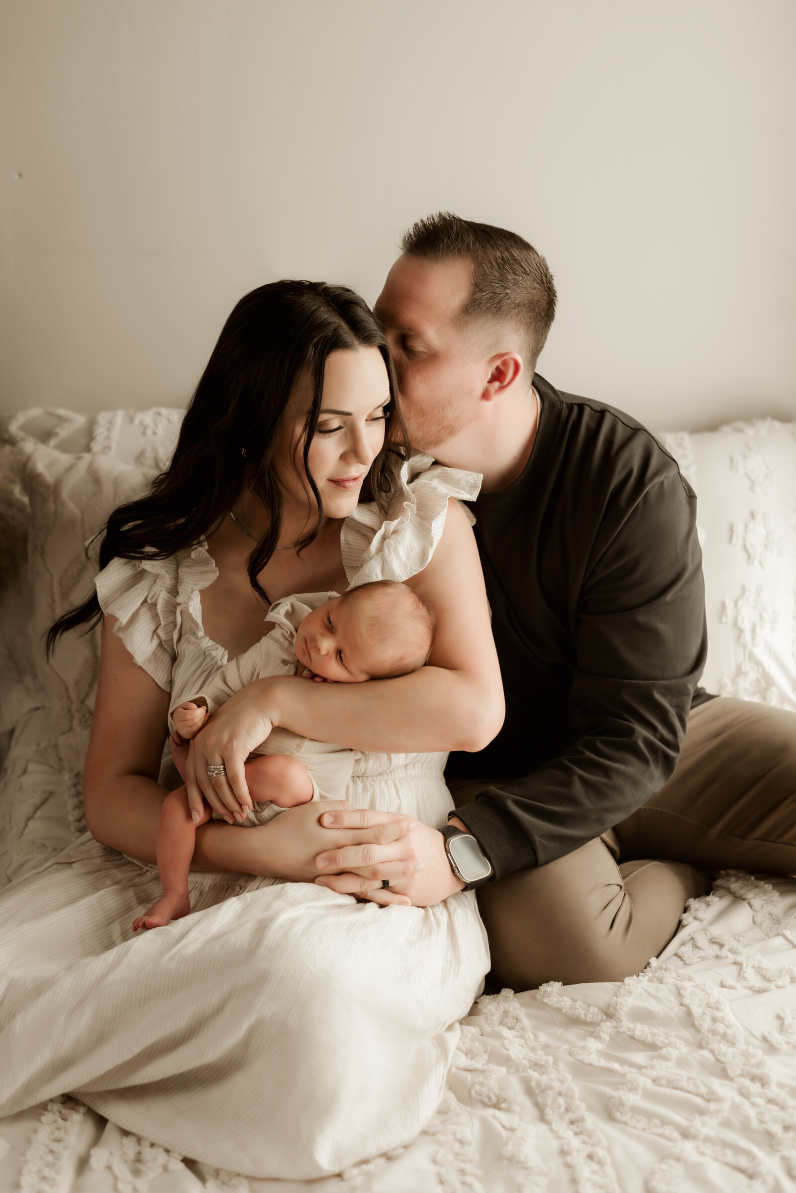 lifestyle family photographer in utah county with studio newborn