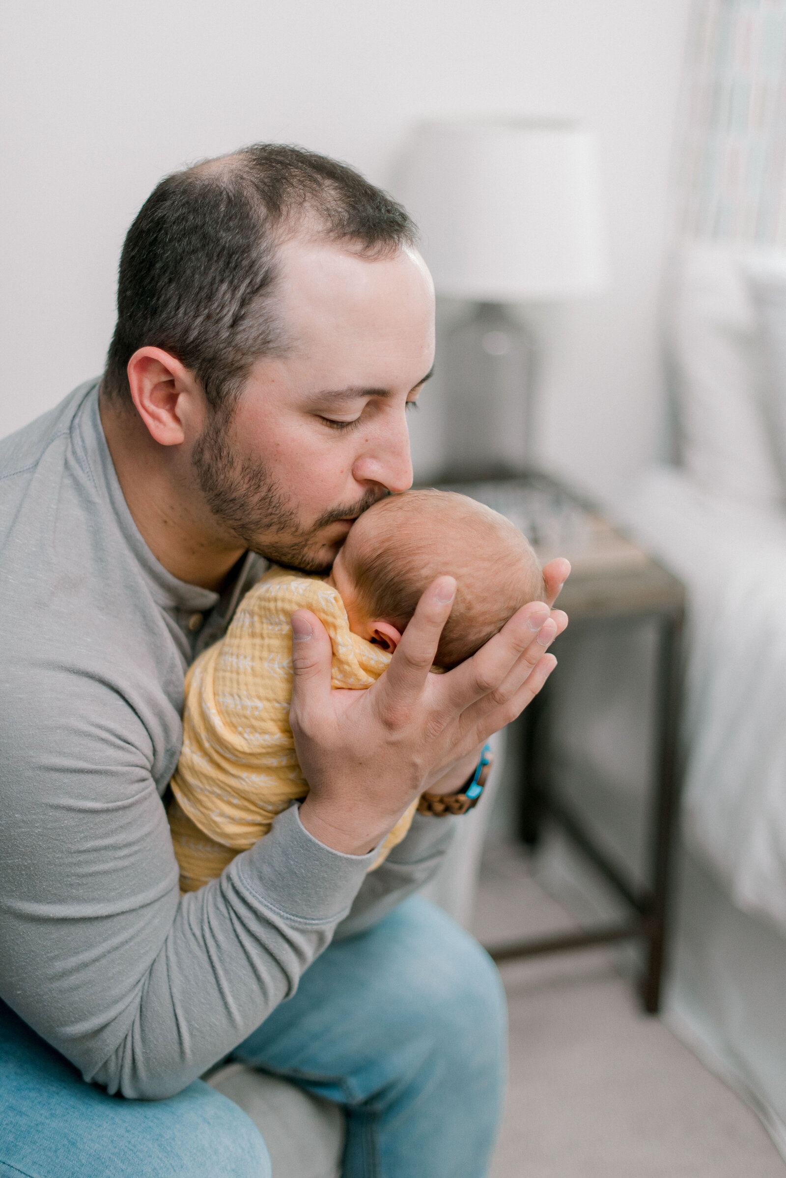 Charlotte-Newborn-Photographer-North-Carolina-Bright-and-Airy-Alyssa-Frost-Photography-In-Home-Family-Session-6