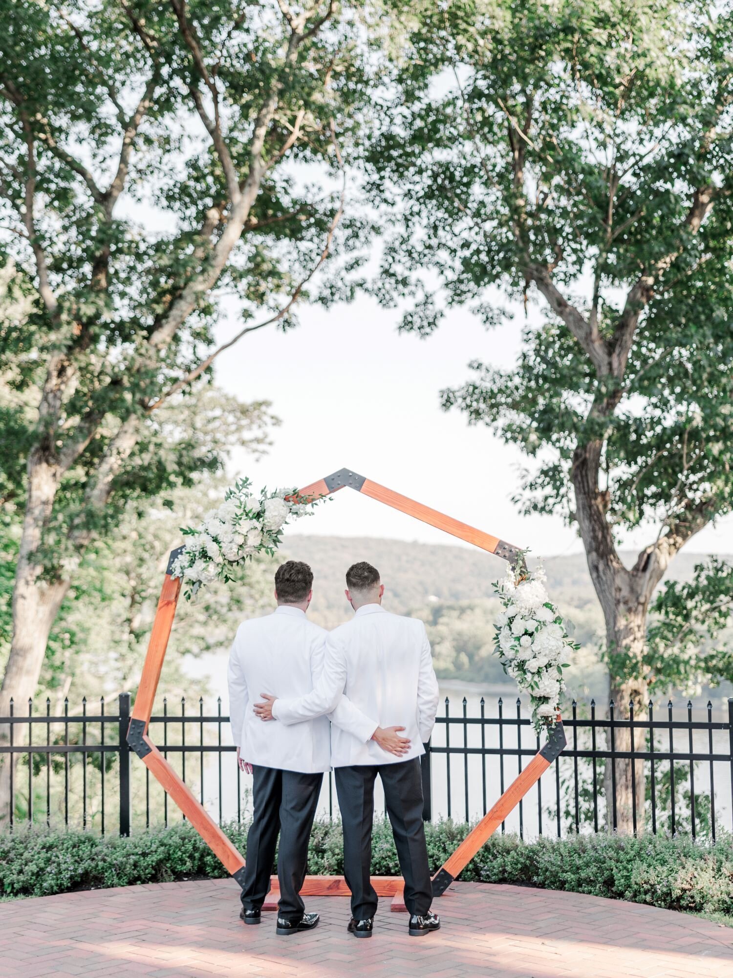 amberworks-floral-wedding-saint-clements-castle-portland-ct-12