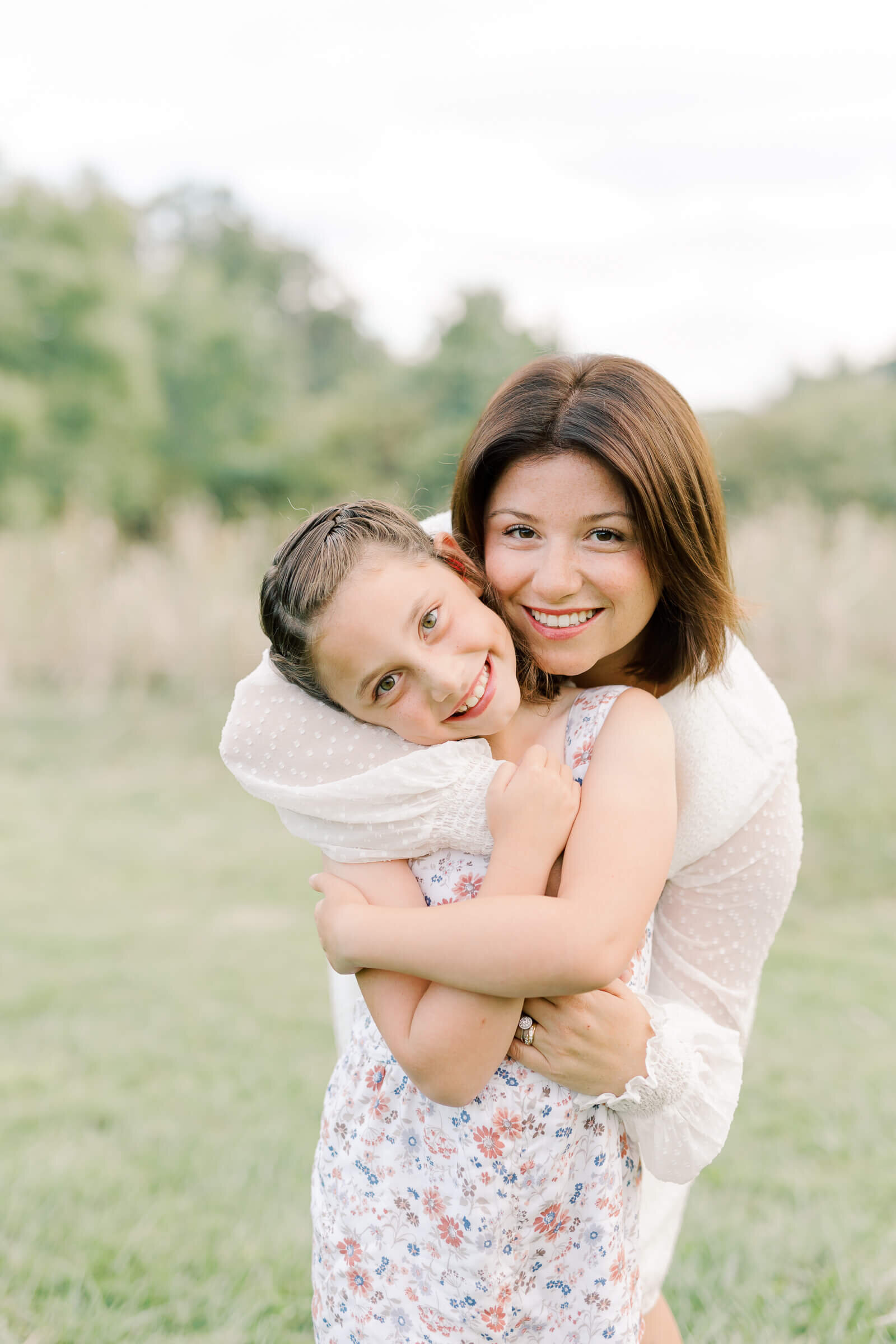 mom hugging her daughter during family photo session