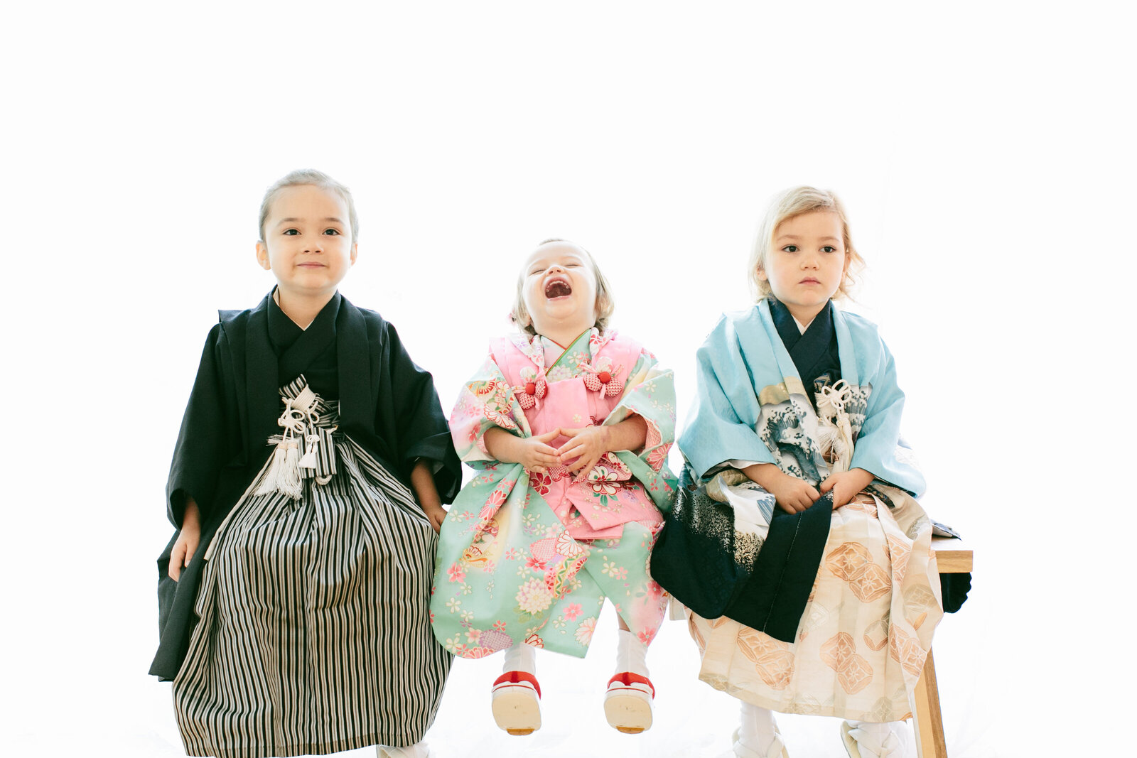 Three children in kimono and hakama for Shichi-Go-San studio photo | 七五三 子供たち 着物と袴のスタジオ撮影
