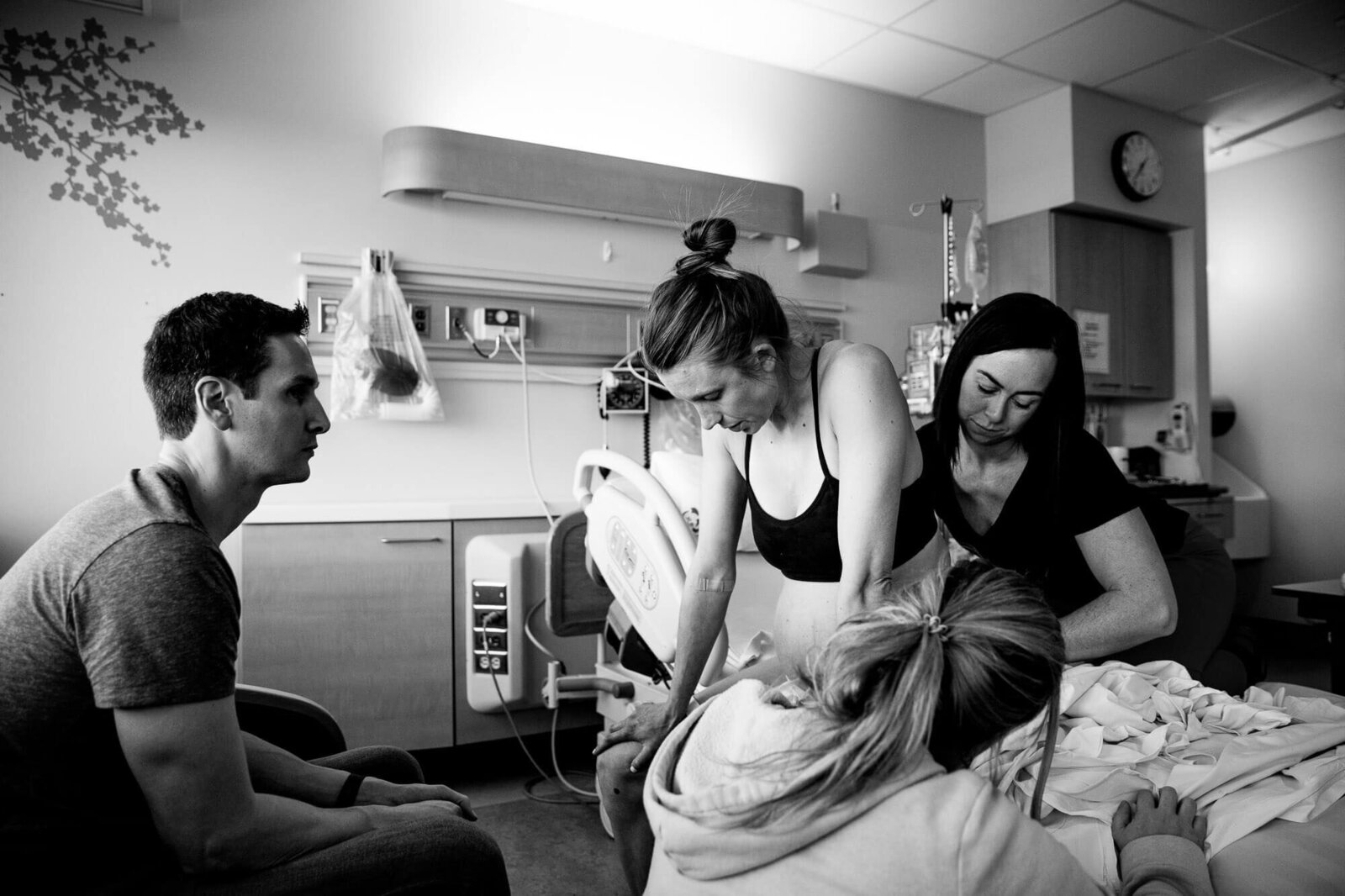 victoria-hospital-london-ontario-birth-photography-dynamic-doulas-and-labout-team-support