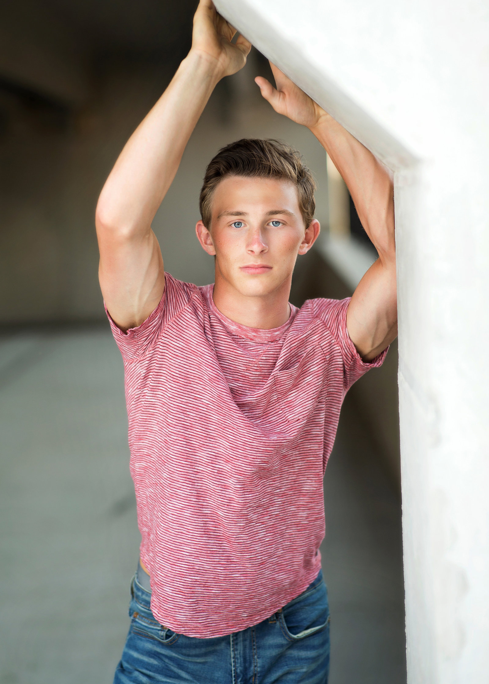 senior boy posing ideas