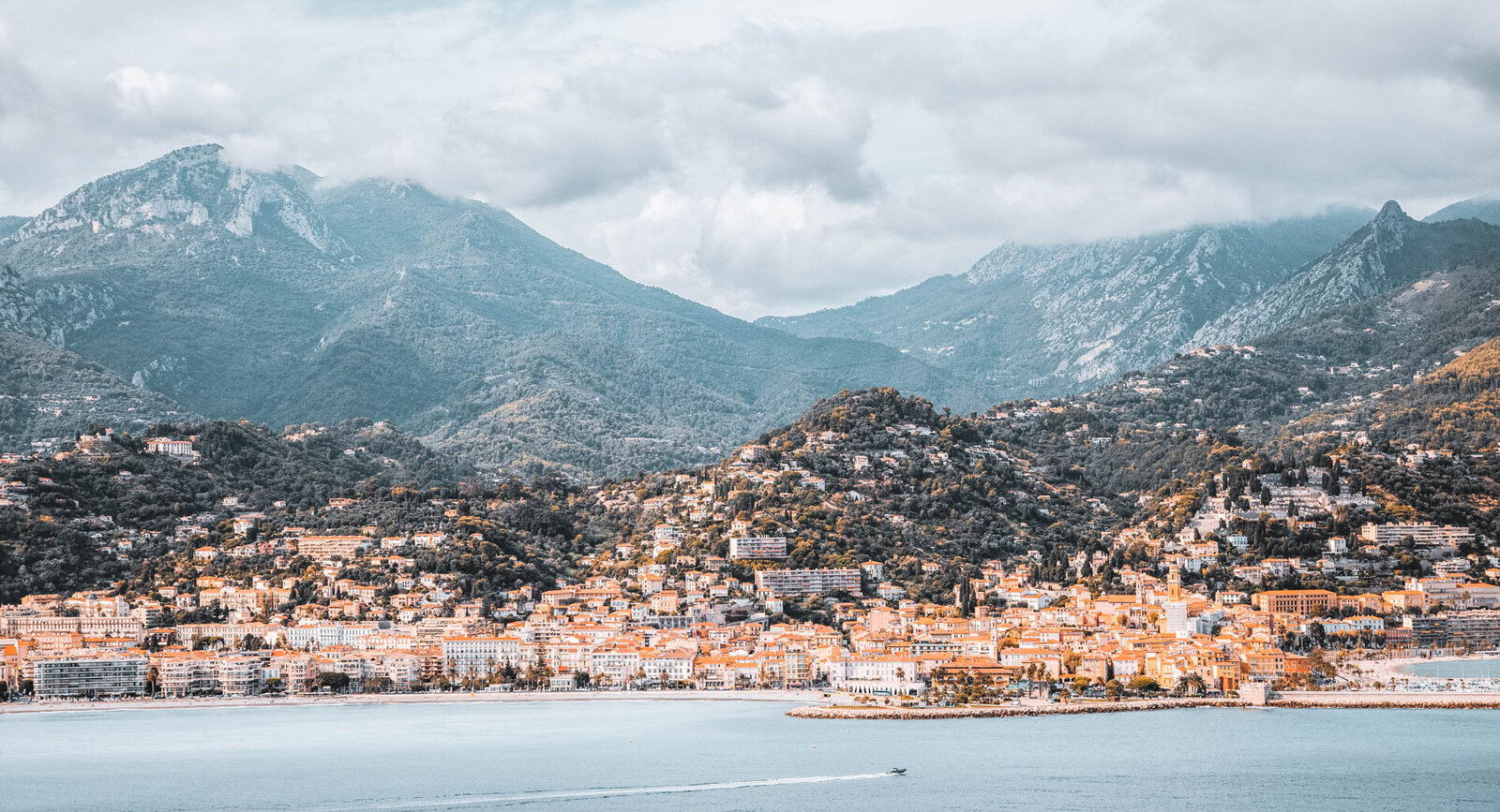 Girlboss-Designer-Travel-Airy-13