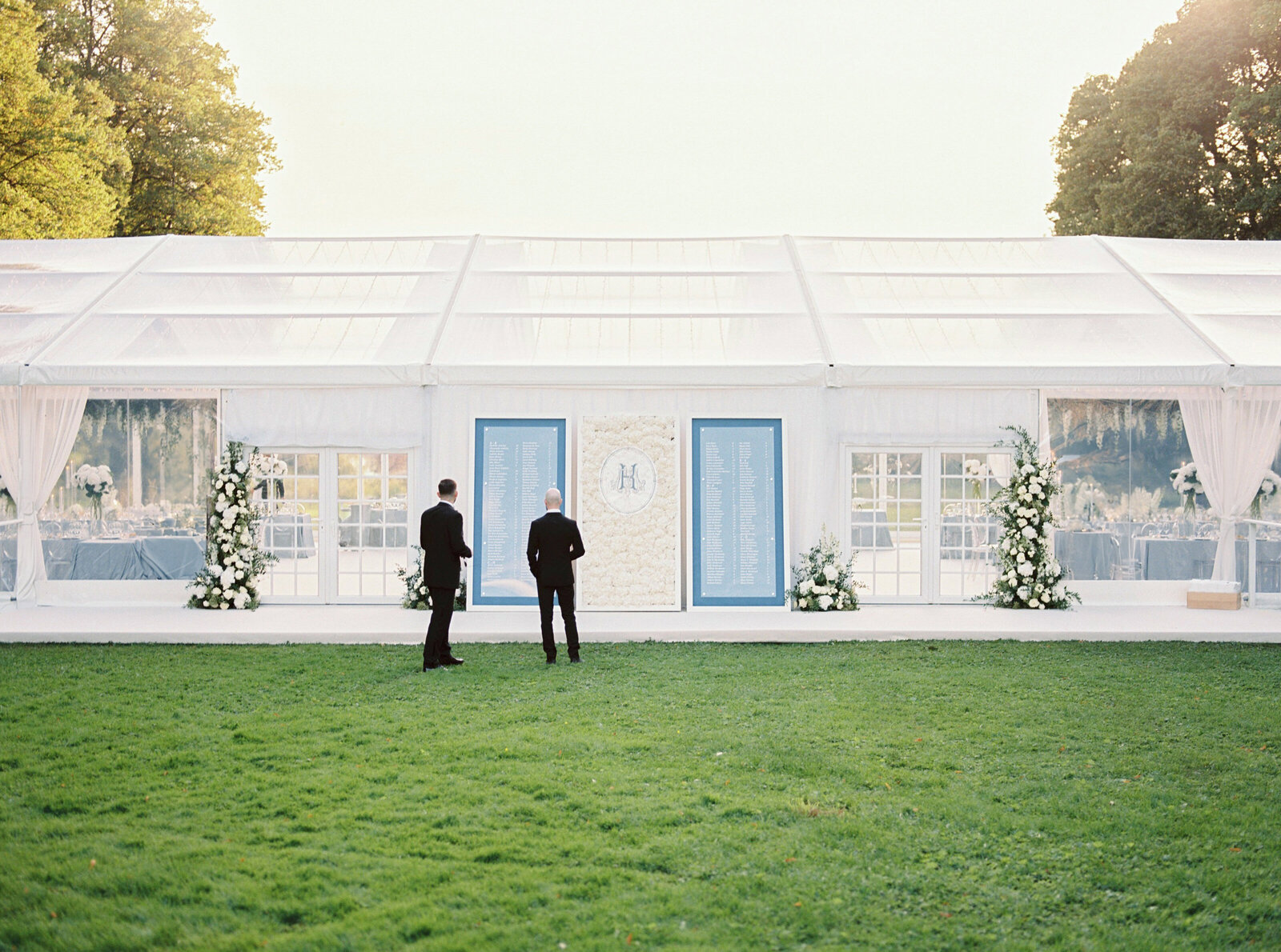 A Swedish wedding ceremony at Rånäs Slott with a large tented reception