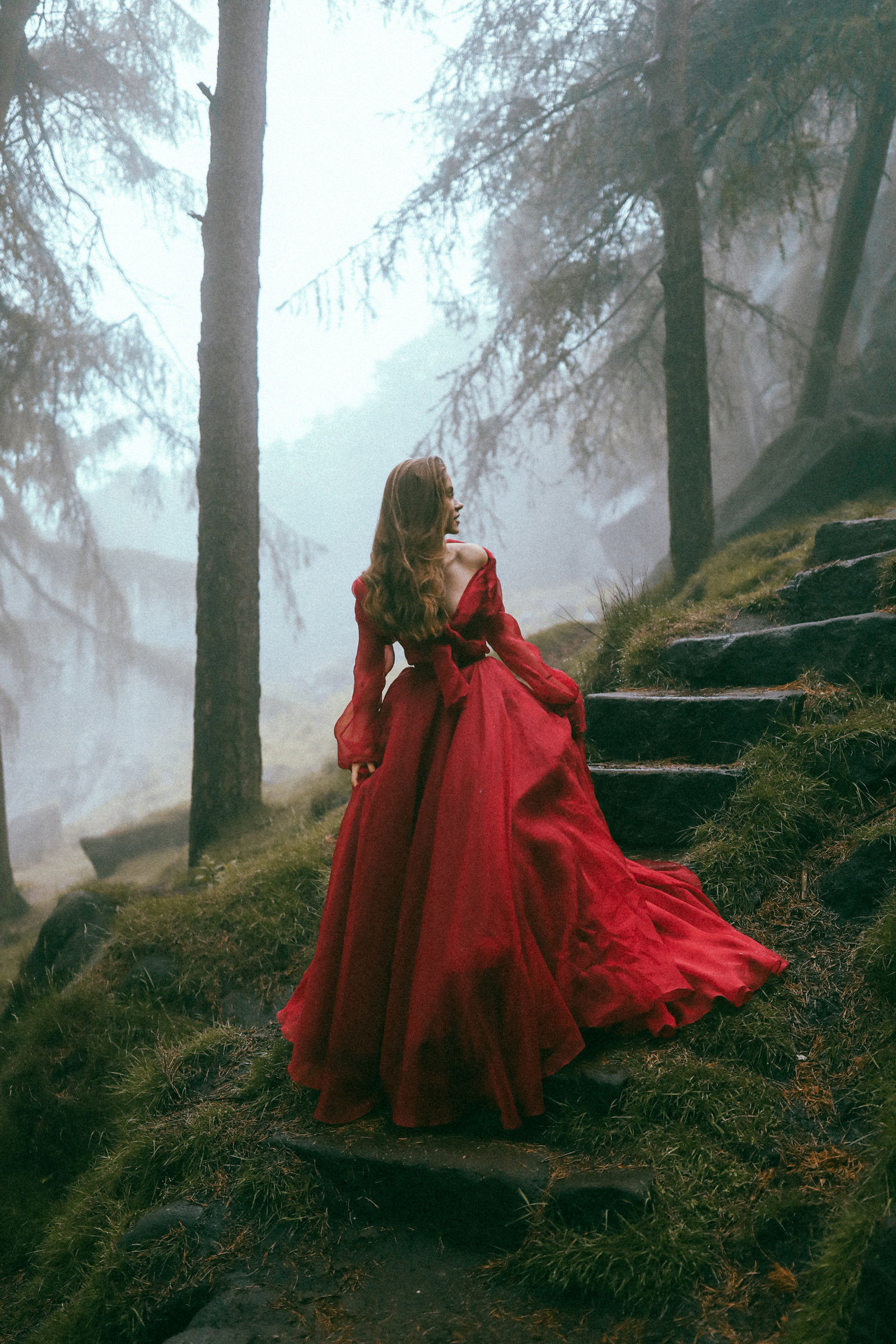 Opera-red-silk-ballgown-JoanneFlemingDesign-RosieHardyPhoto-2