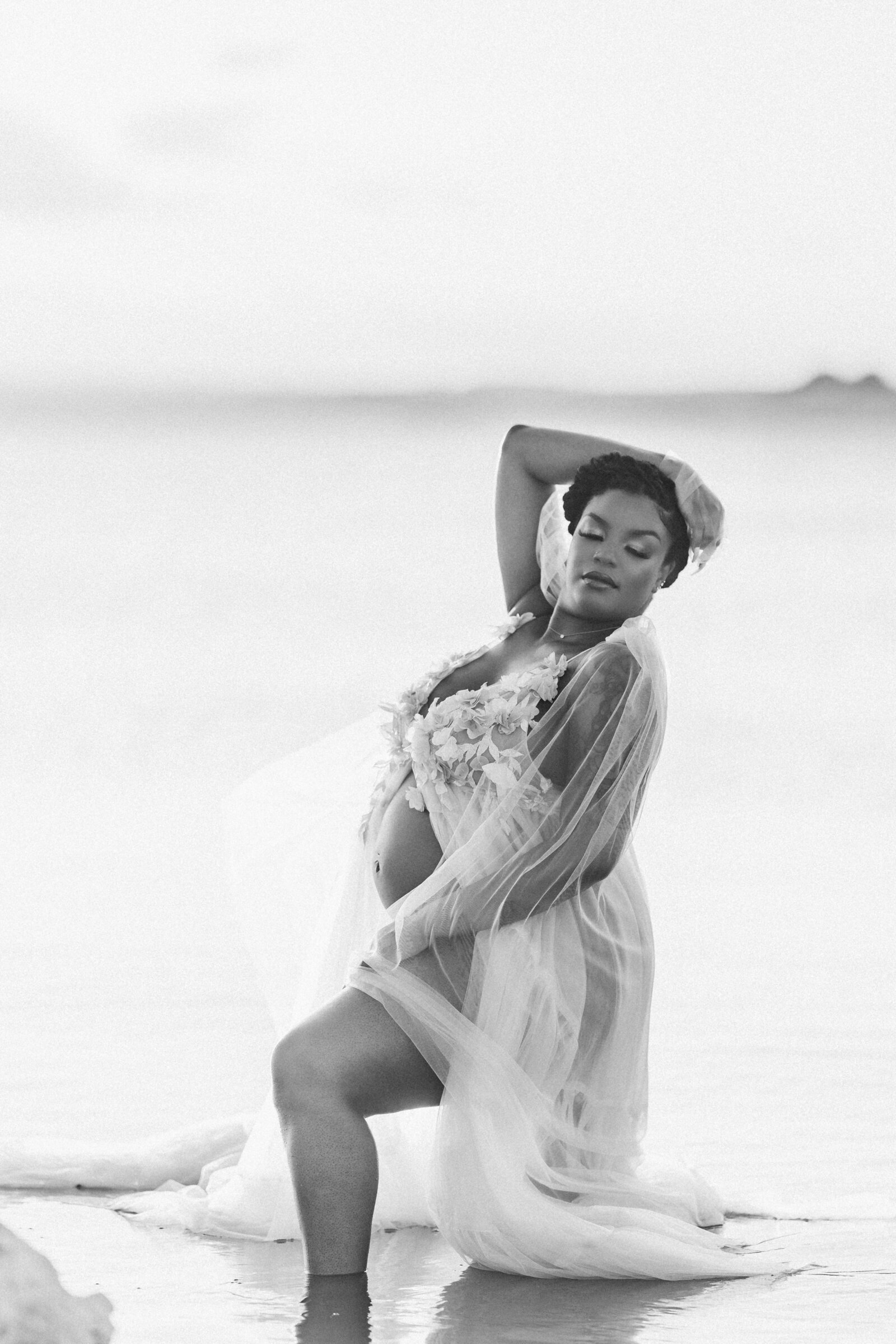 pregnant-woman-in-canyon-lake