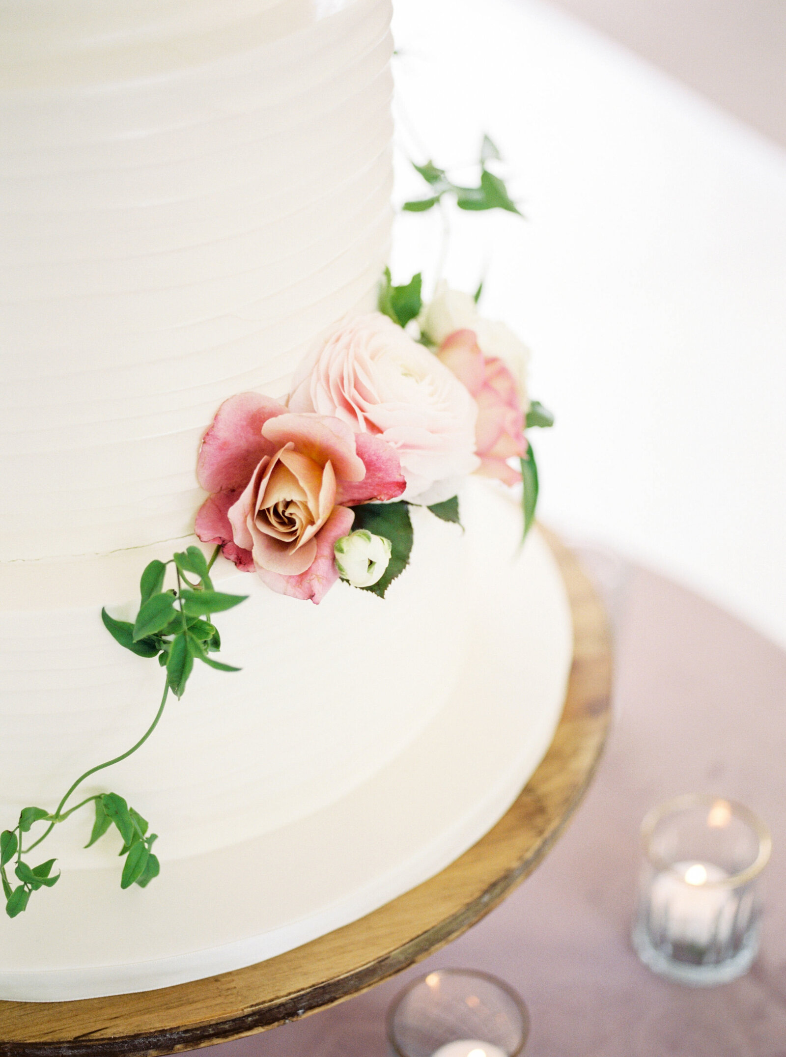 055-sean-cook-wedding-photography-flower-cake-detail