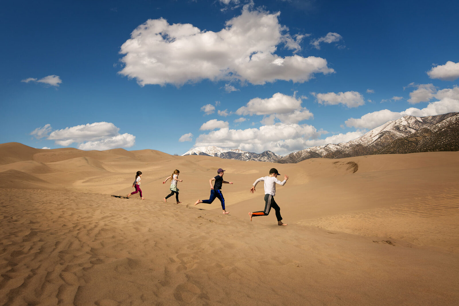 great-sand-dunes-national-park-children-running