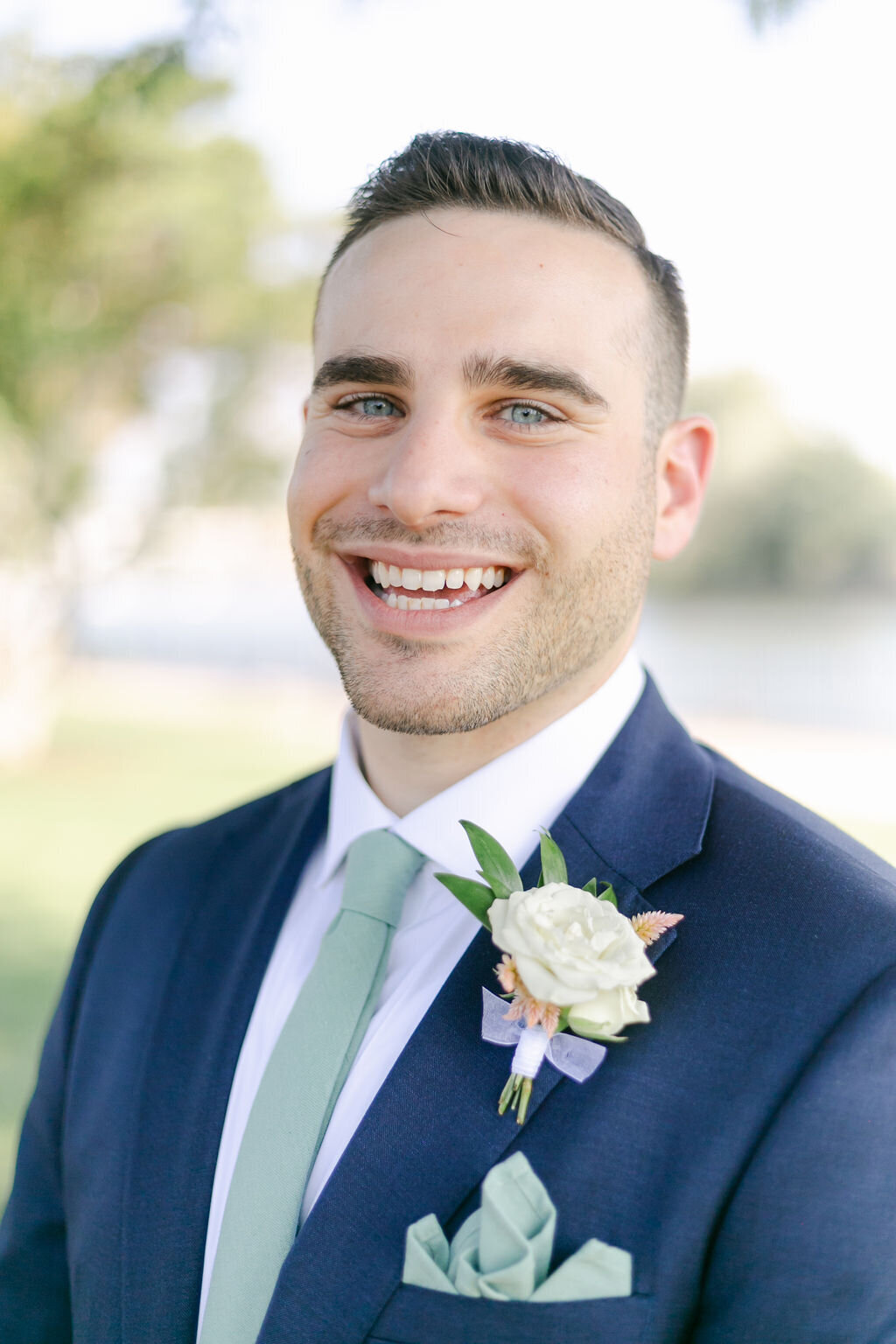 Rochester NY wedding photographer Emi Rose Studio captures beautiful wedding portraits
