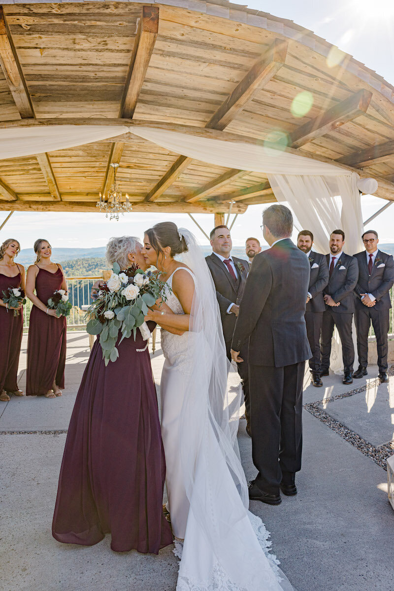 Le Belvédère Weddings | lynsey-andrew-le-belvedere-sept-wedding-grey-loft-studio-2022-405