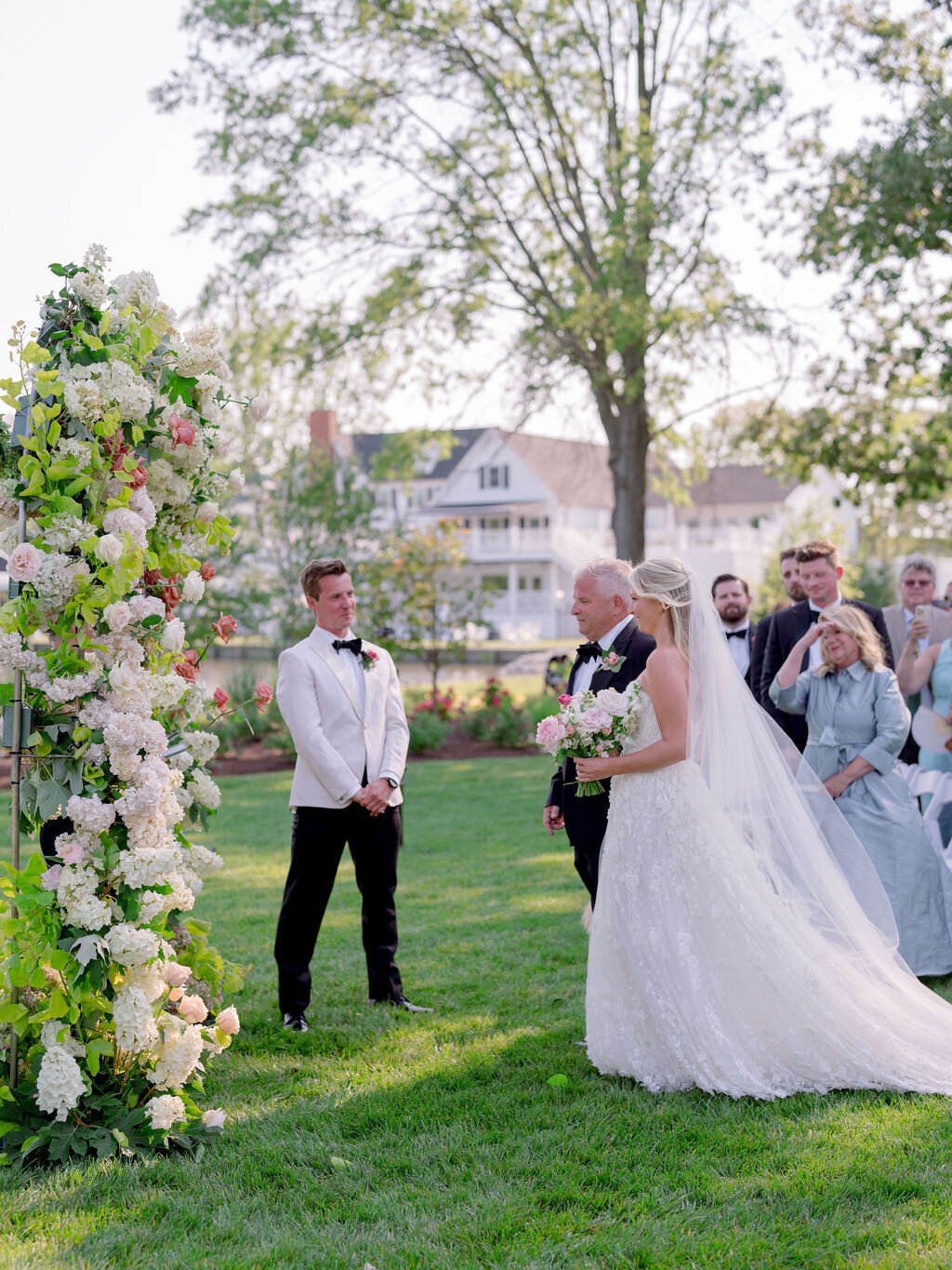 19Kate Campbell Floral The Oaks waterfront summer wedding by Julie Livingston photo