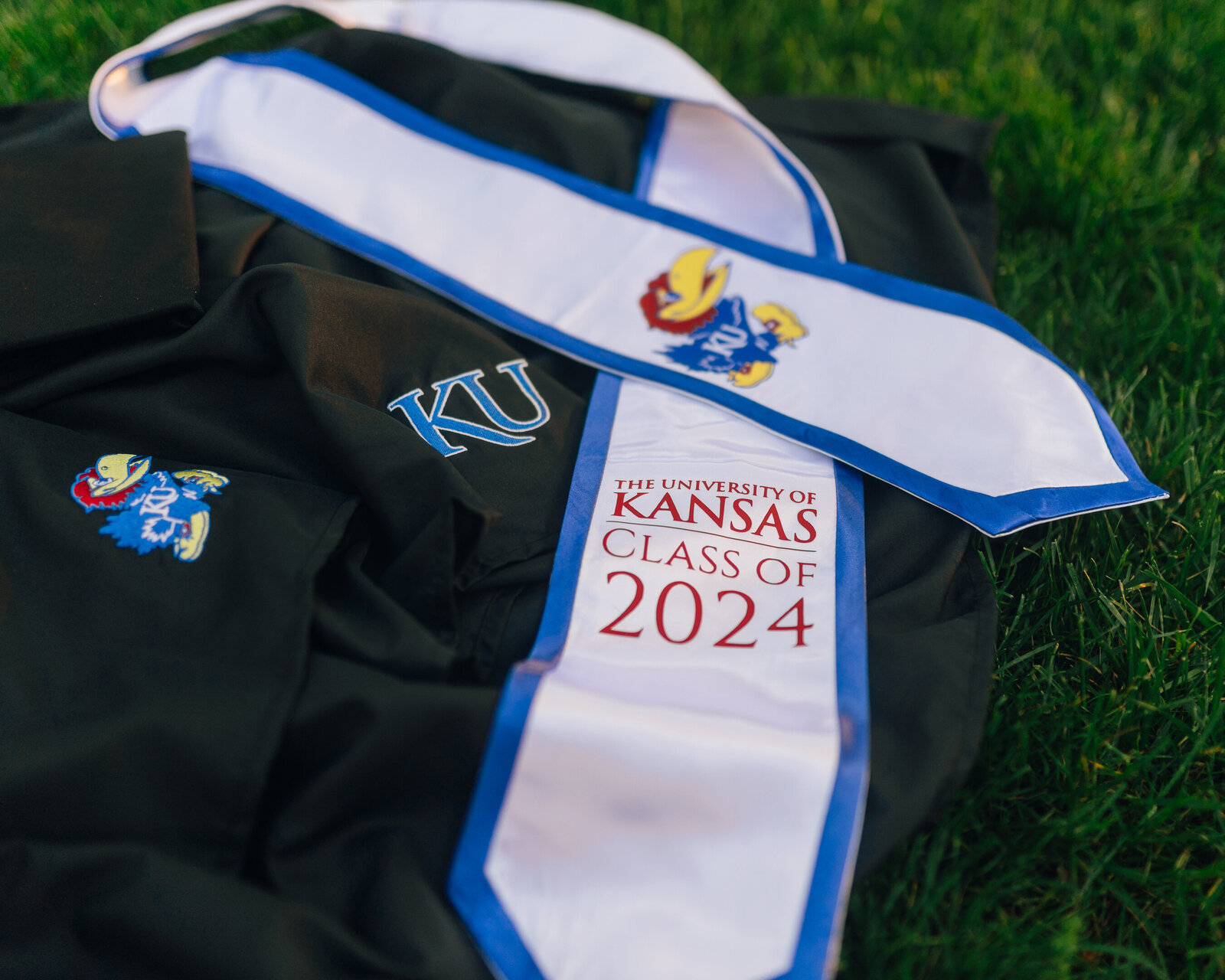 Hannah KU Jayhawks Kansas College Graduation Pictures-30