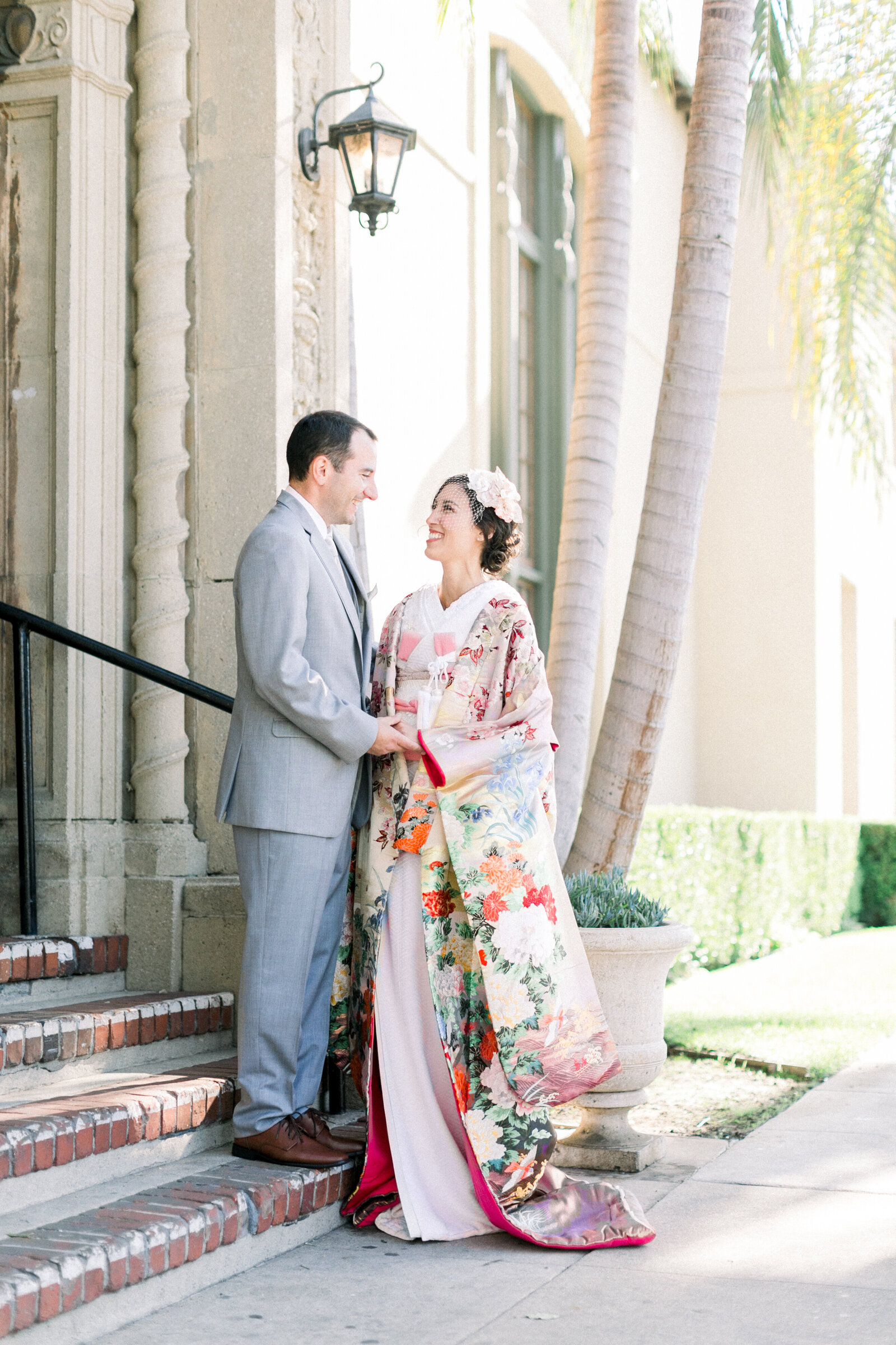 Bride in iro-uchikake with groom at Ebell Club Long Beach | 着物レンタル 和婚 色打掛 エベル・クラブ・ロングビーチ