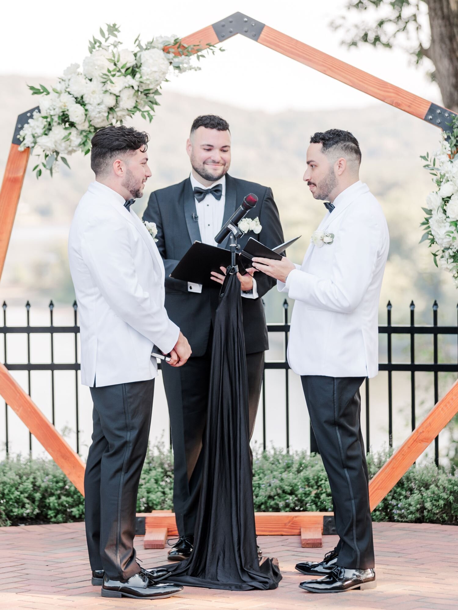 amberworks-floral-wedding-saint-clements-castle-portland-ct-5