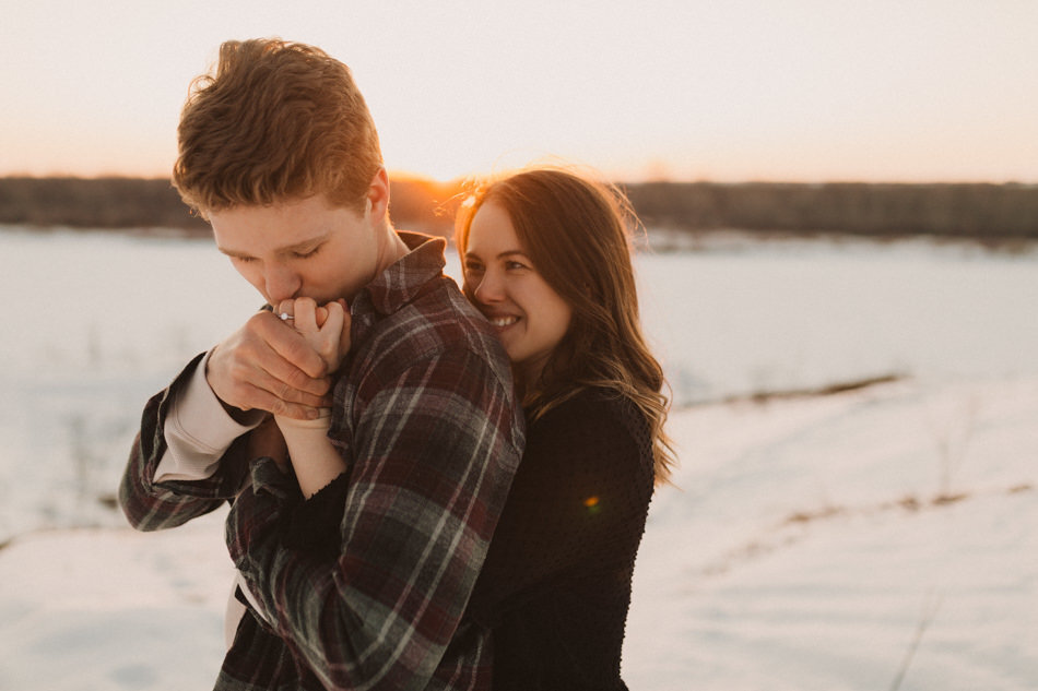 liv_hettinga_photography_saskatoon_winter_engagement-48