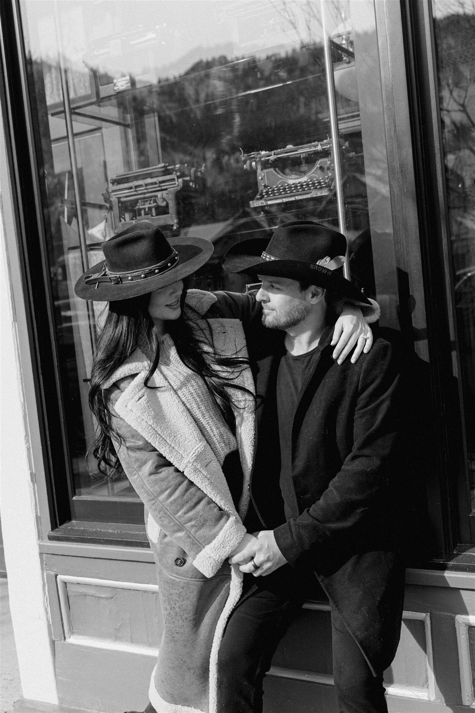 Hotel Jerome après-ski engagement photography 