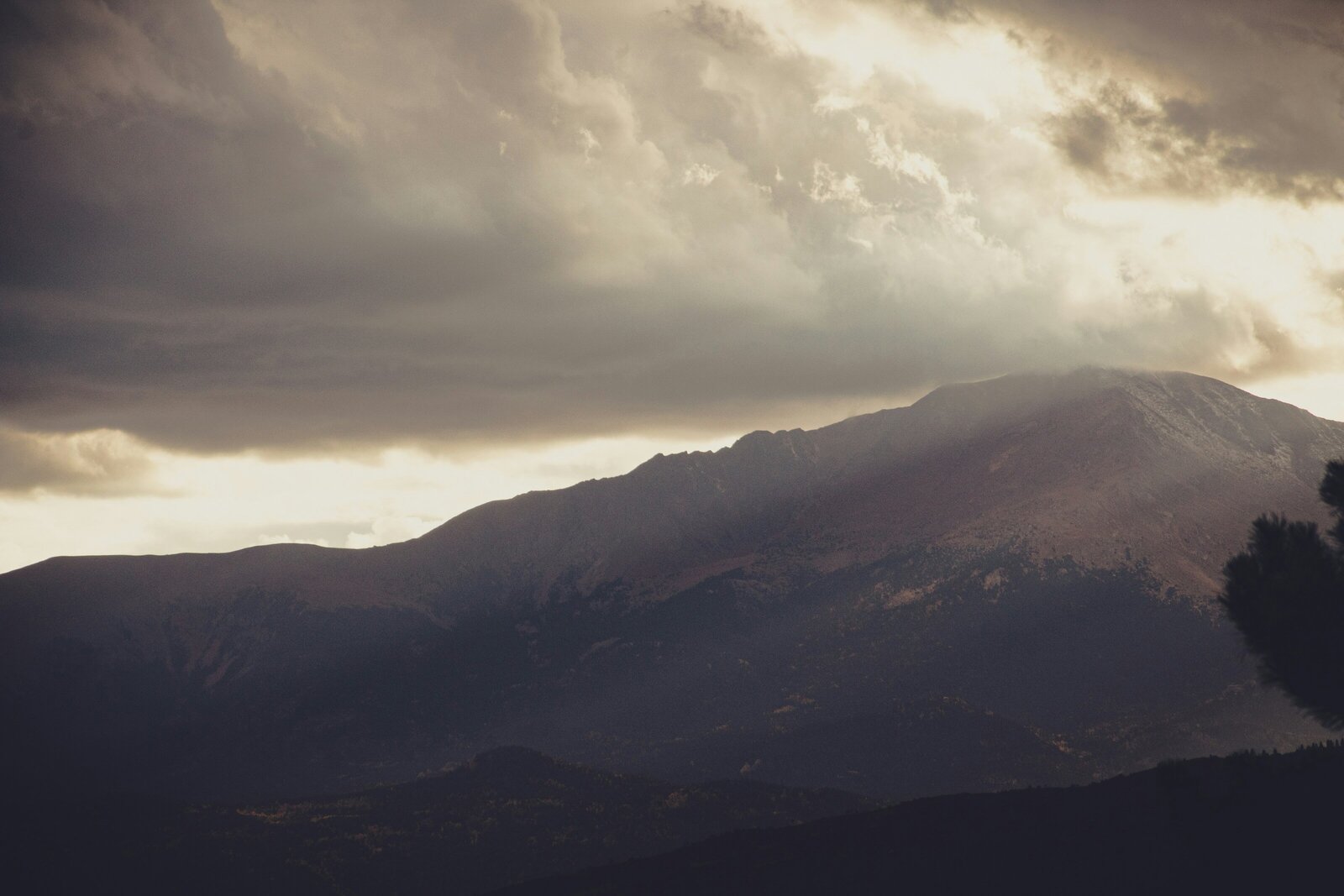 jake-leonard-sZBD51-feWs-unsplash