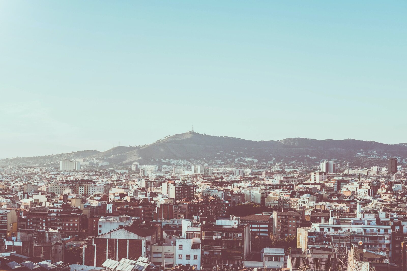 photography-of-city-buildings-786126
