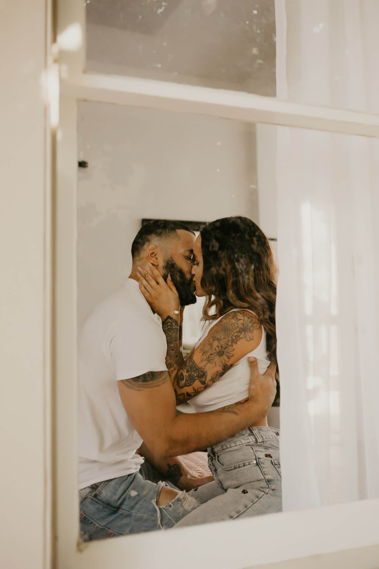 intimate-home-couples-portraits