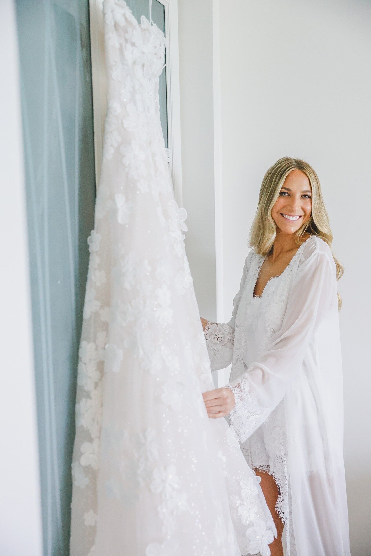 bride-getting-ready-the-eau-1