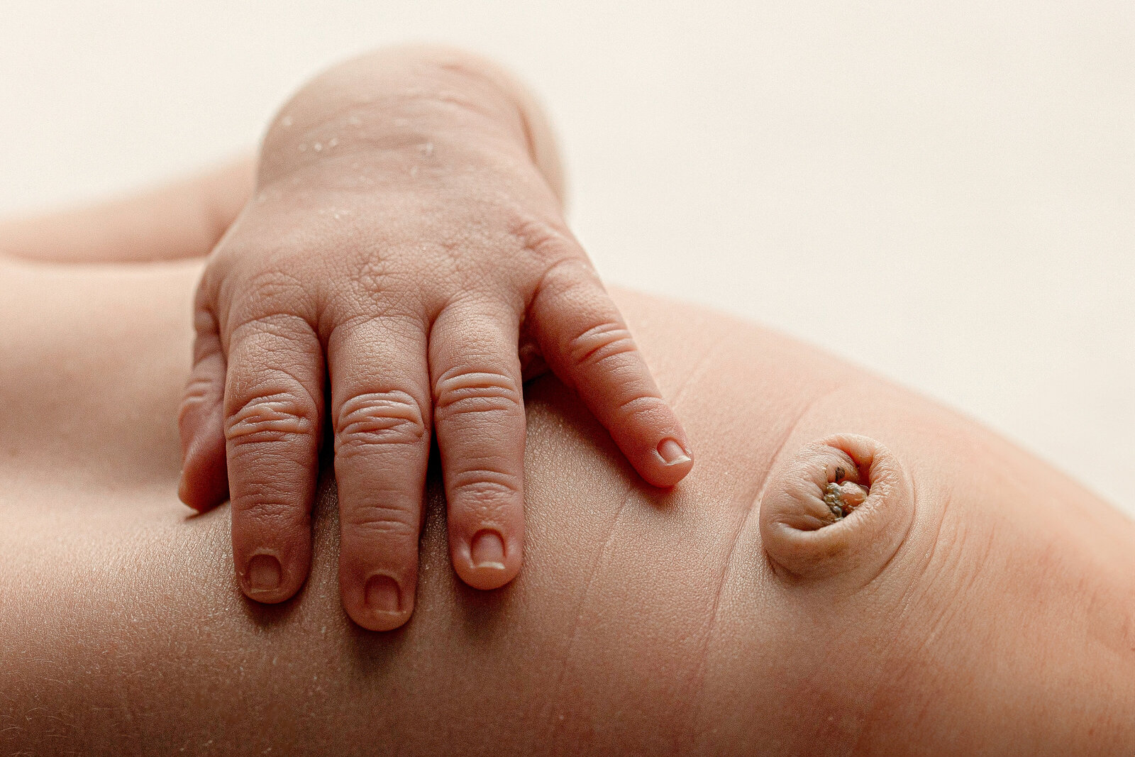Newborn Baby Photo Details, Hands, Finger resting on belly, umbilical cord, Fresno, Clovis, Photographer, One Good Shot Photography