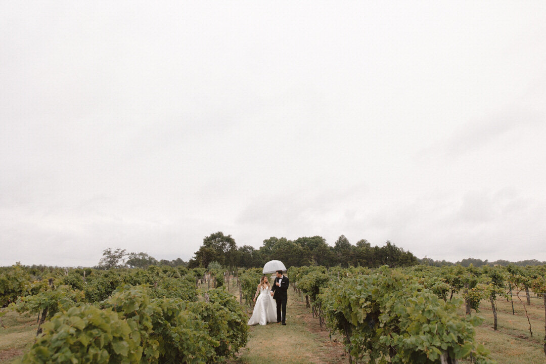 reuben-wedding-teasers-prairie-hill-vineyard-kayxbee-64