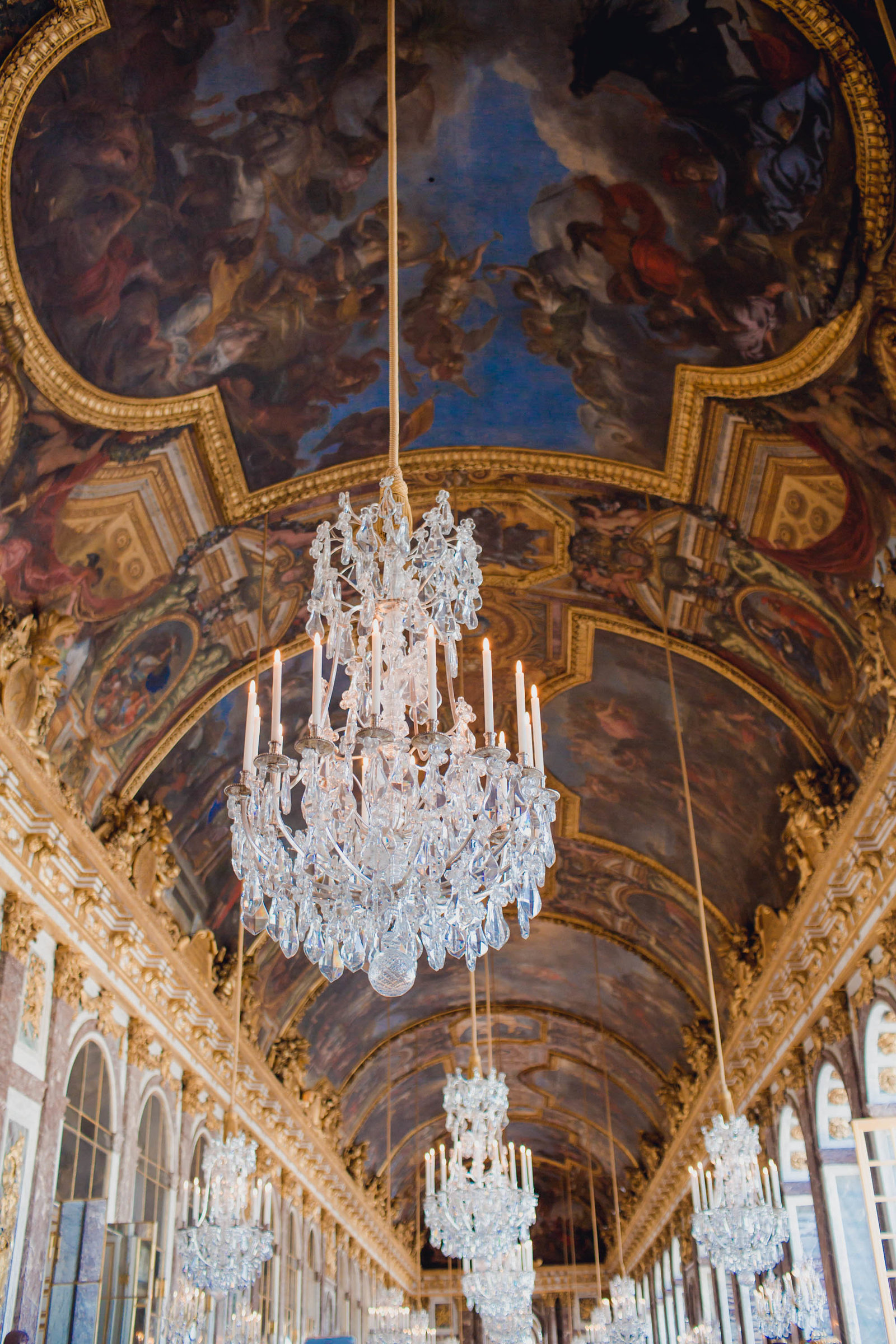 hall-mirrors-chandelier-palace-versailles-france-travel-destination-kate-timbers-photography-1656