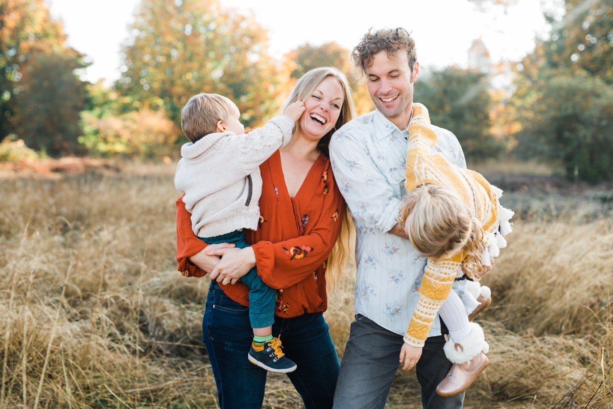 best-seattle-lifestyle-family-photographer-natural-authentic-posing-2754_1200