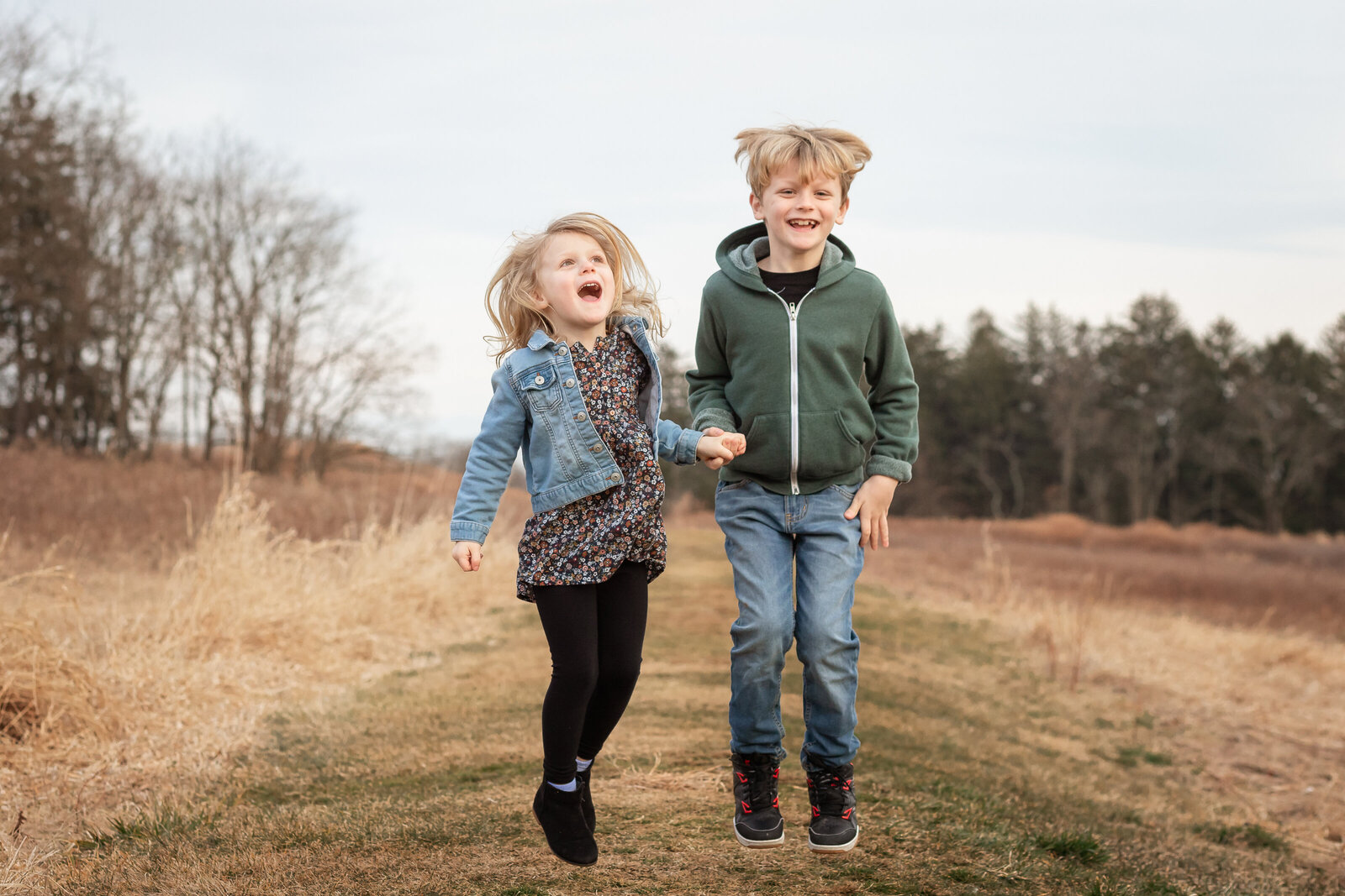 kids-jumping-central-park-morris-county-nj-family-photographer