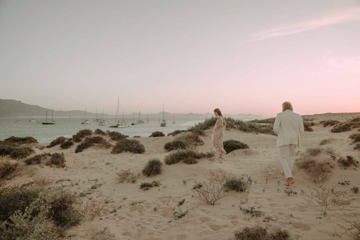 travel-elopementl-by-rouse-&-fable021_abril-carlos-desert