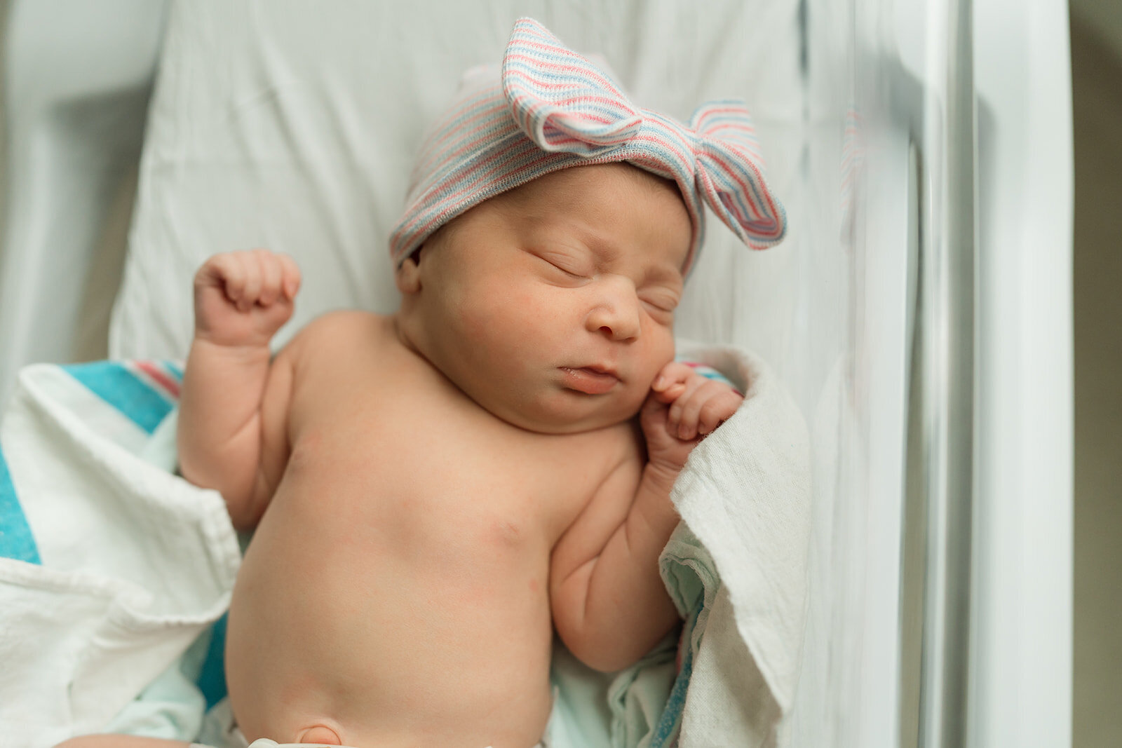 nebworn baby in hospital bed
