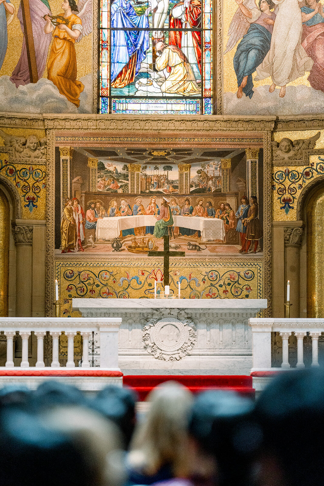 he stunning altar at Stanford Memorial Church, beautifully decorated for a wedding, creating an atmosphere of elegance and reverence.