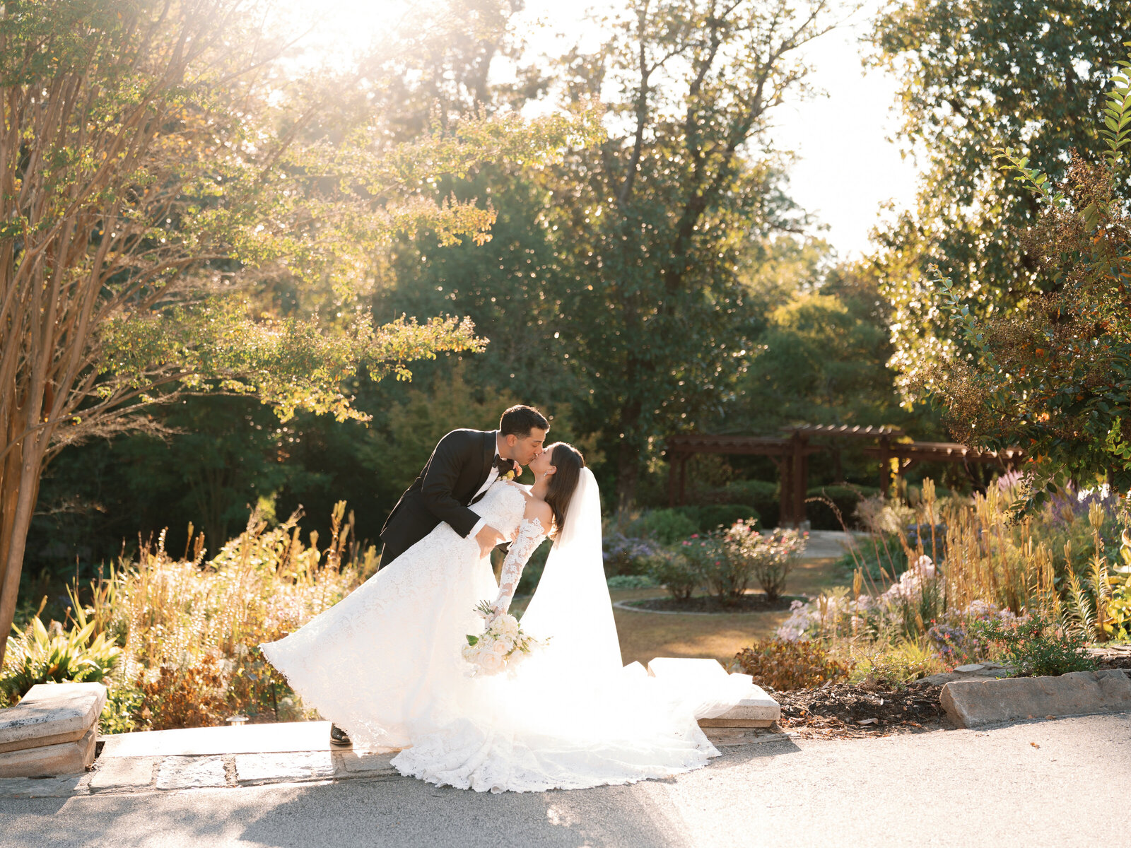 garden sunset golden hour photo in atlanta callanwolde wedding