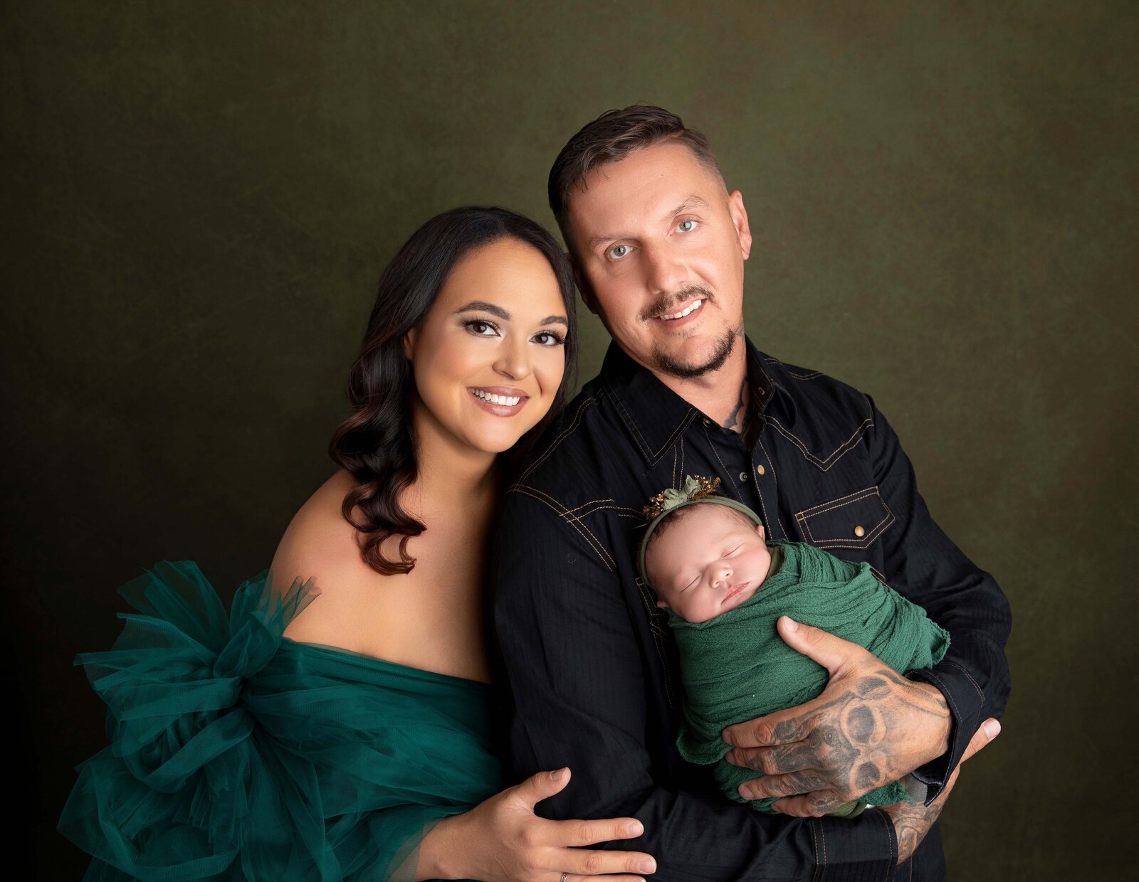 Phoenix Studio Newborn Photographer | Family and Baby Girl Portraits