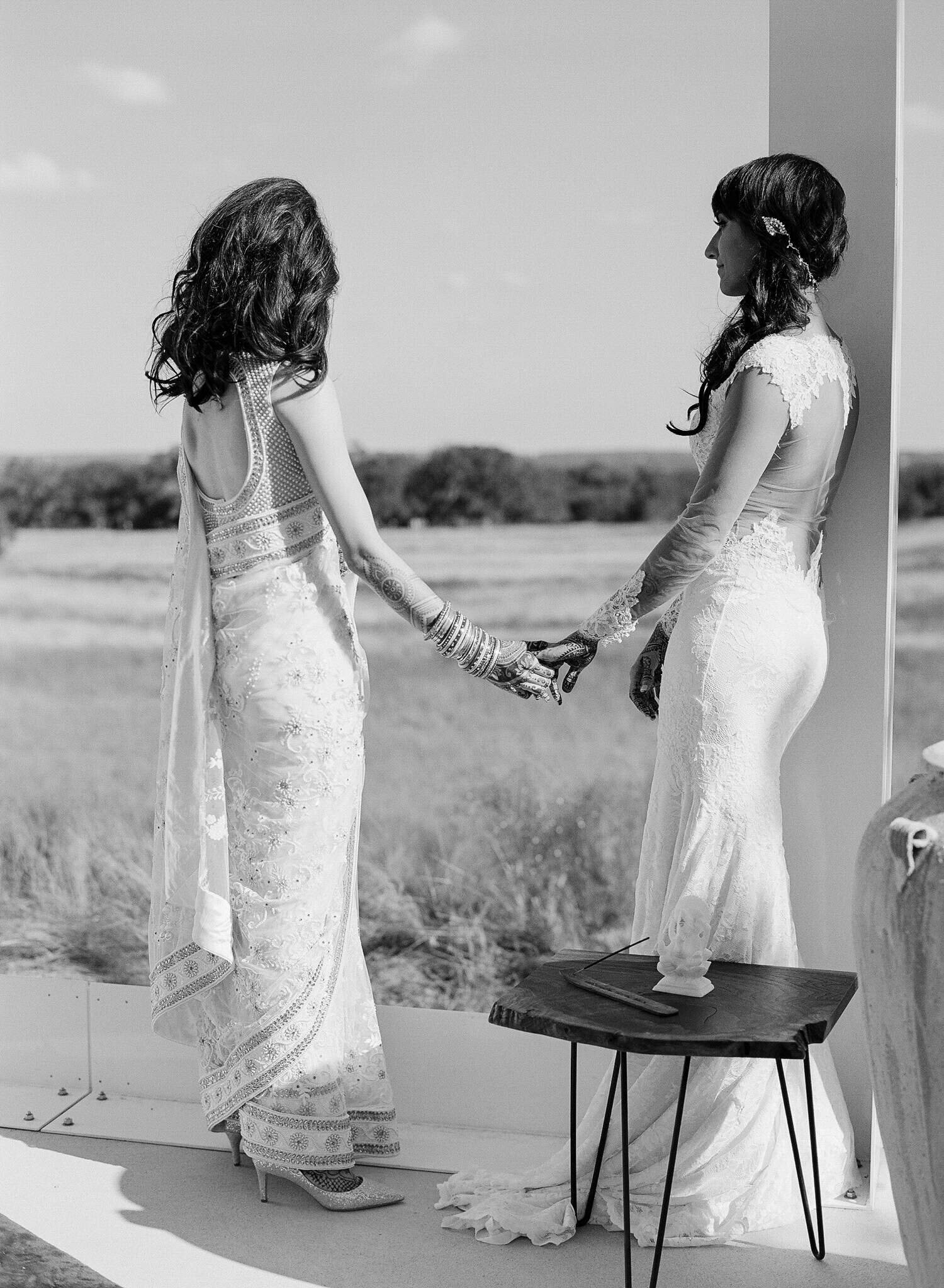 AUSTIN-MODERN-MONOCHROMATIC-INDIAN-WEDDING-00294-2