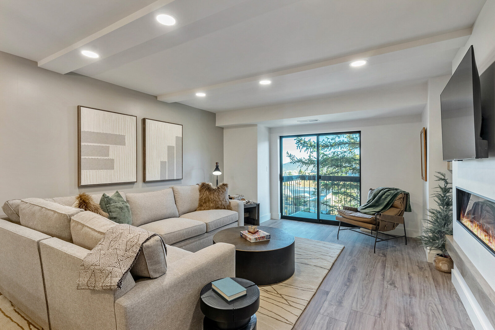 Vacation-Home-Interior-Designer-Chalet-and-Co-living-room-style