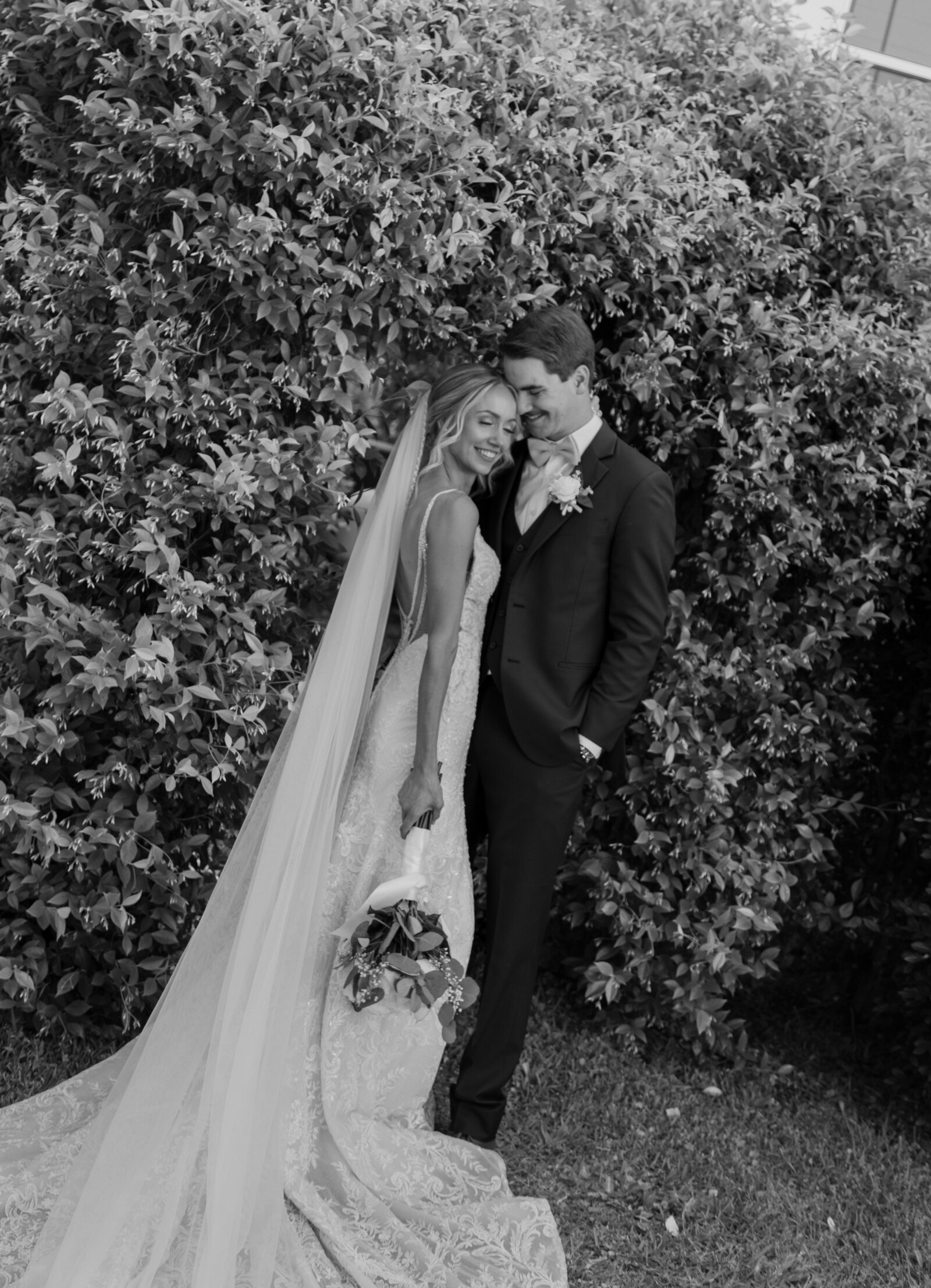 candid wedding photo in north florida