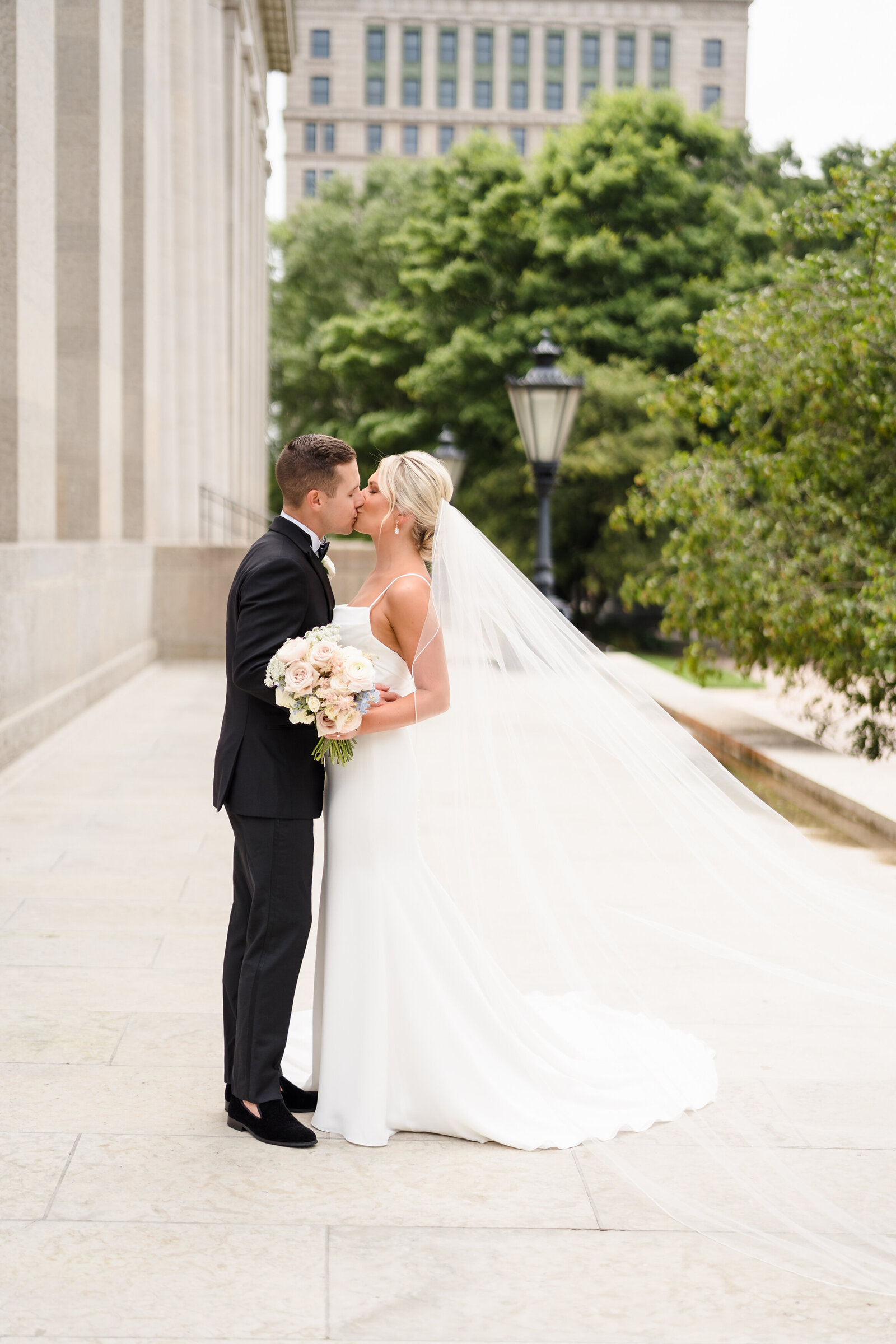 Bride and groom share a kiss on the landing of the Ohio Statehouse