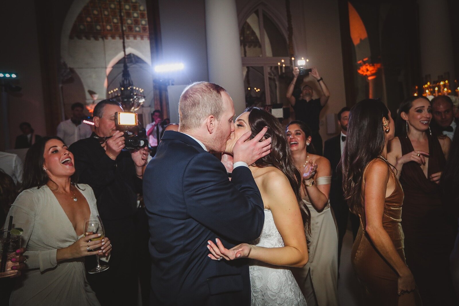 bride-groom-kissing-the-boca-dancefloor