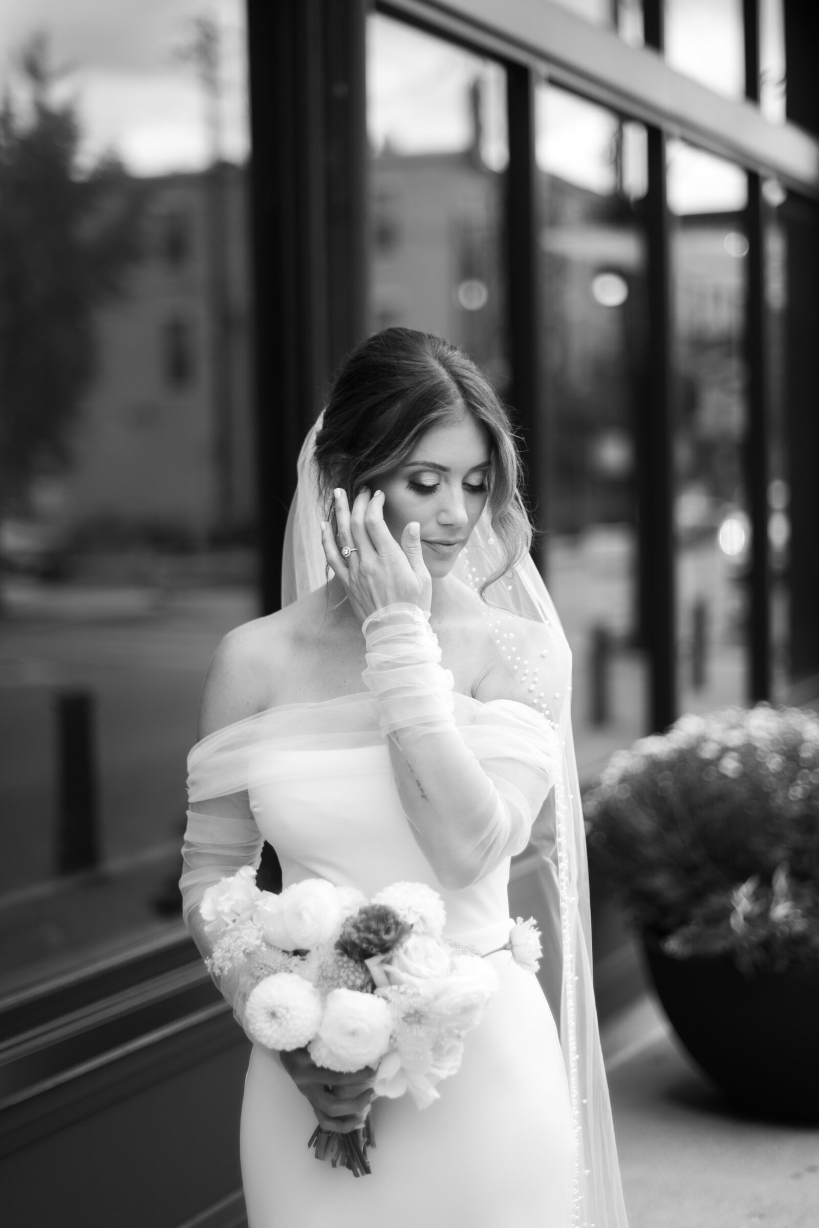cassie-nichole-photography-cincinnati-ohio-wedding-photographer-hotel-covington-vintage-garden-soiree-editorial-sneak-peeks-20