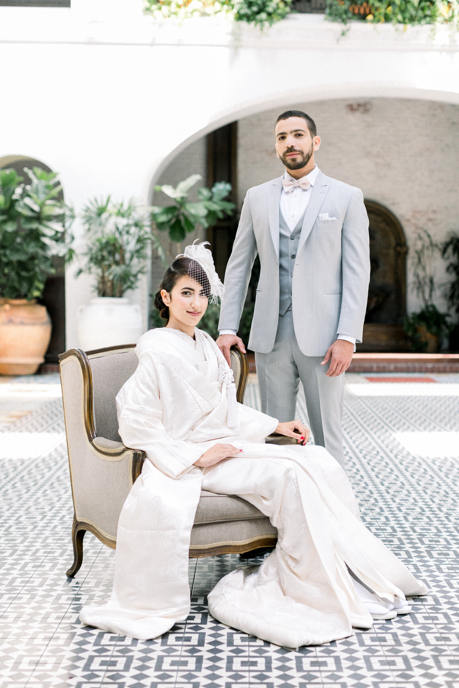 Modern courtyard portrait with white shiromuku at Ebell Long Beach | 着物レンタル 和婚 白無垢 コートヤード ポートレート