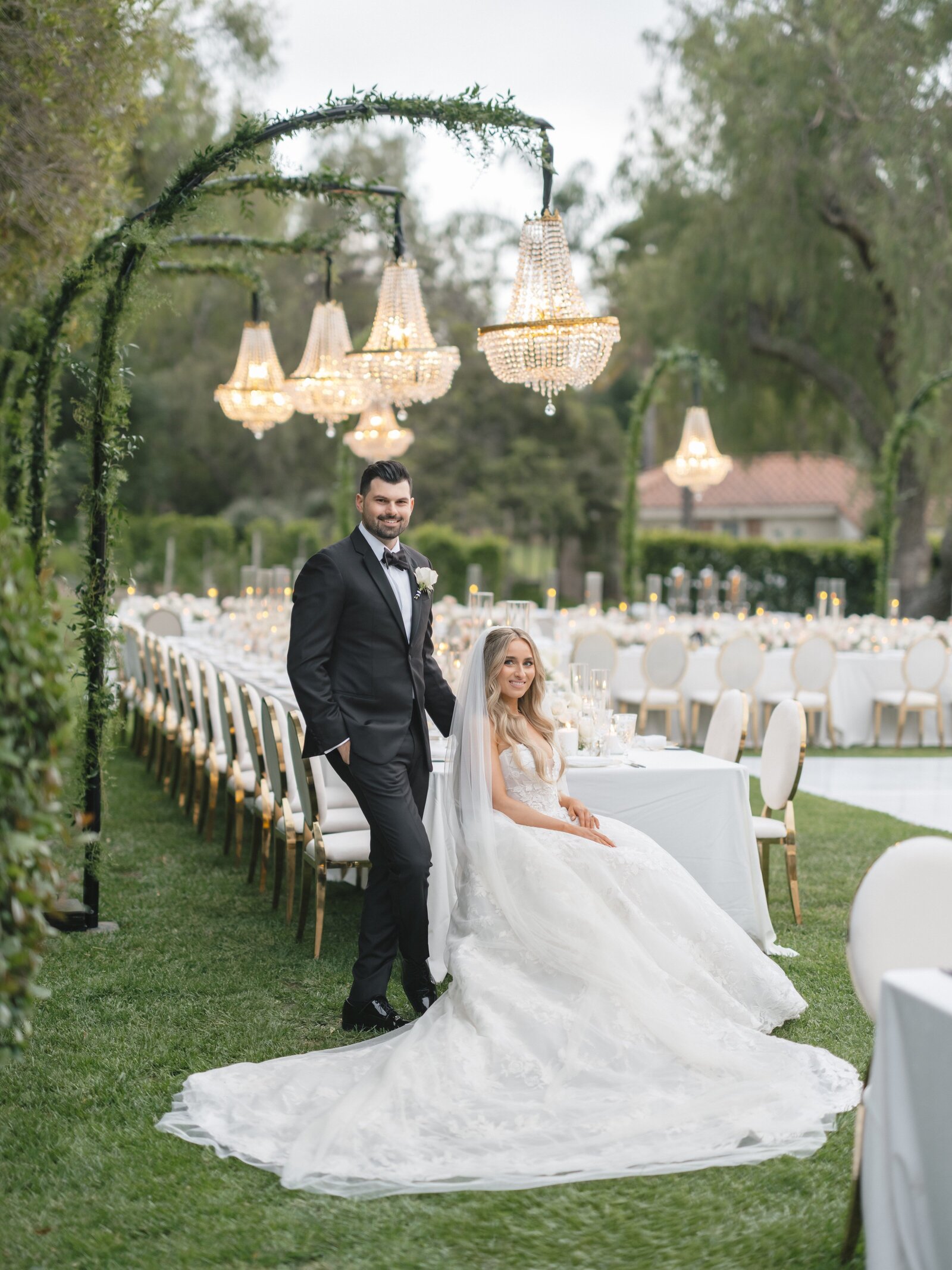 Teasers_OliviaandAlex_Hummingbird-Nest-Ranch_Taylor-Kinzie-Photography-324